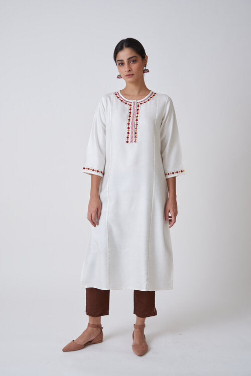 Off White Round Neck Concealed Placket Embroidered Kurta