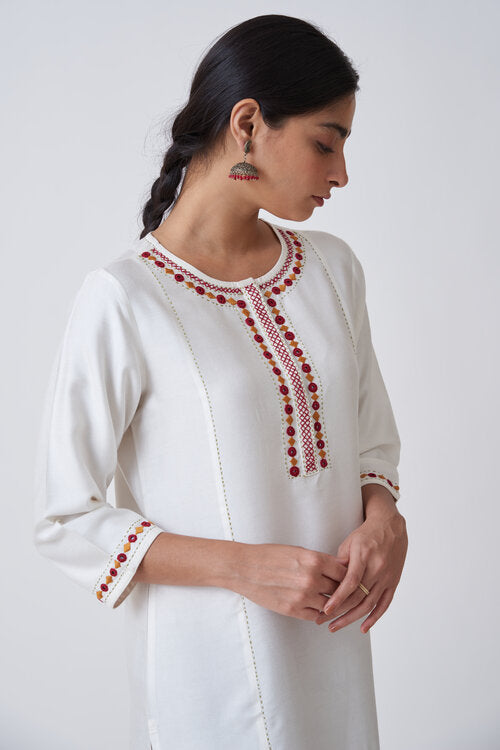 Off White Round Neck Concealed Placket Embroidered Kurta
