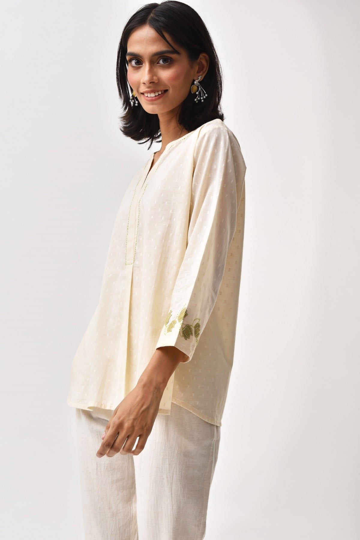 Arrosa Applique 3Q Sleeve Off White Cotton Top