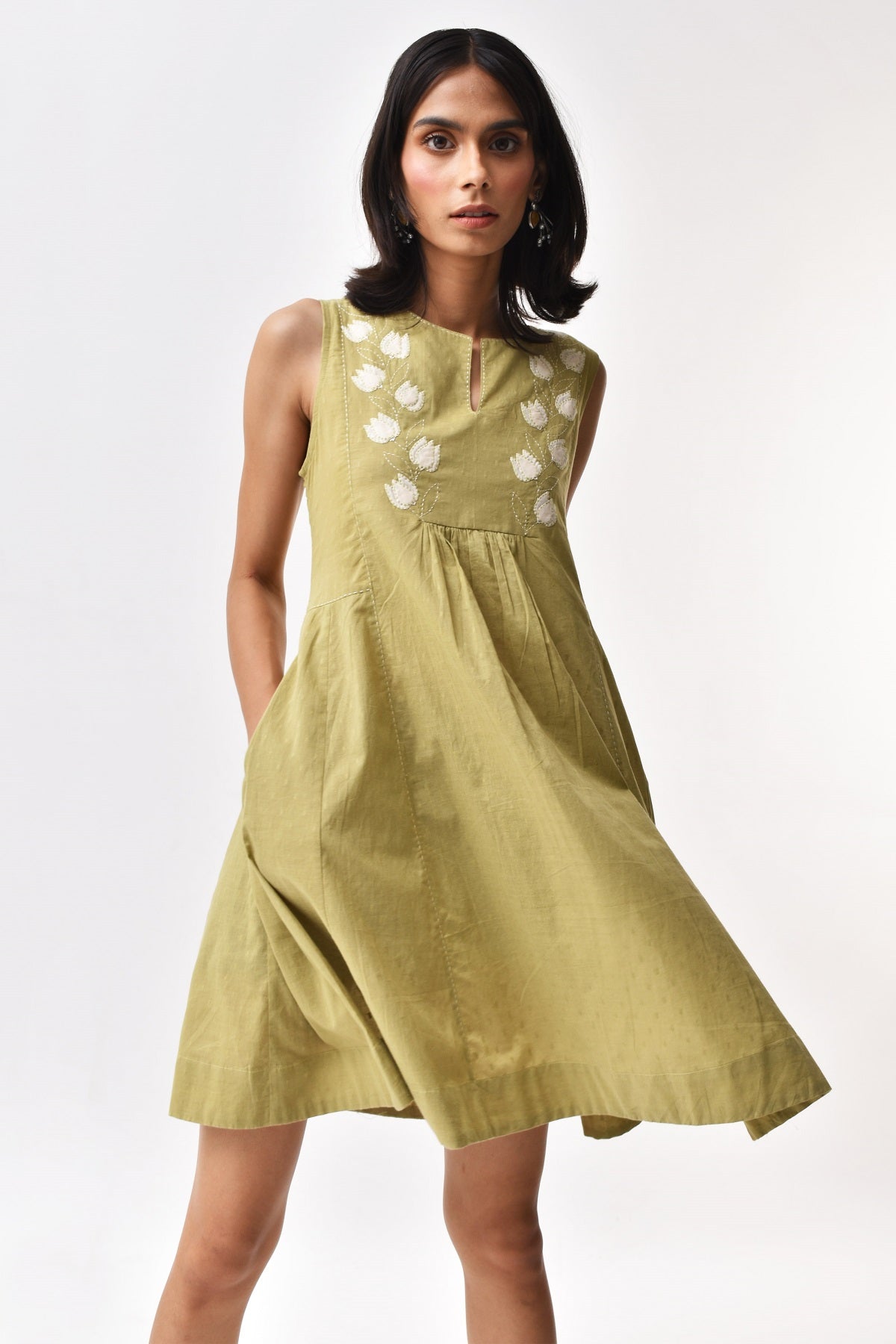 Arrosa Applique Sleeveless Green Cotton Dress