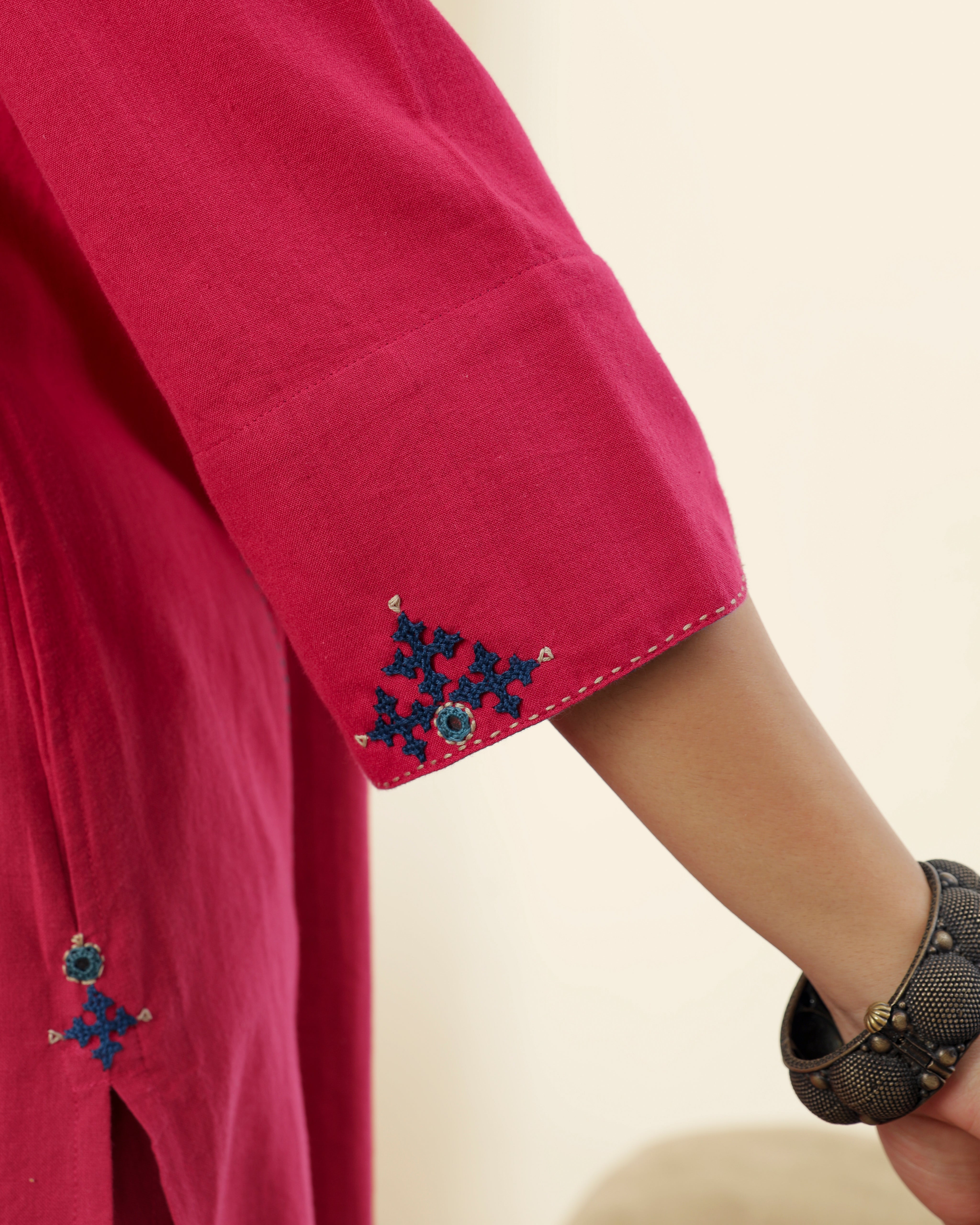 Ruhani Magenta Pintuck Cotton Kurta With Sindhi Hand Embroidery