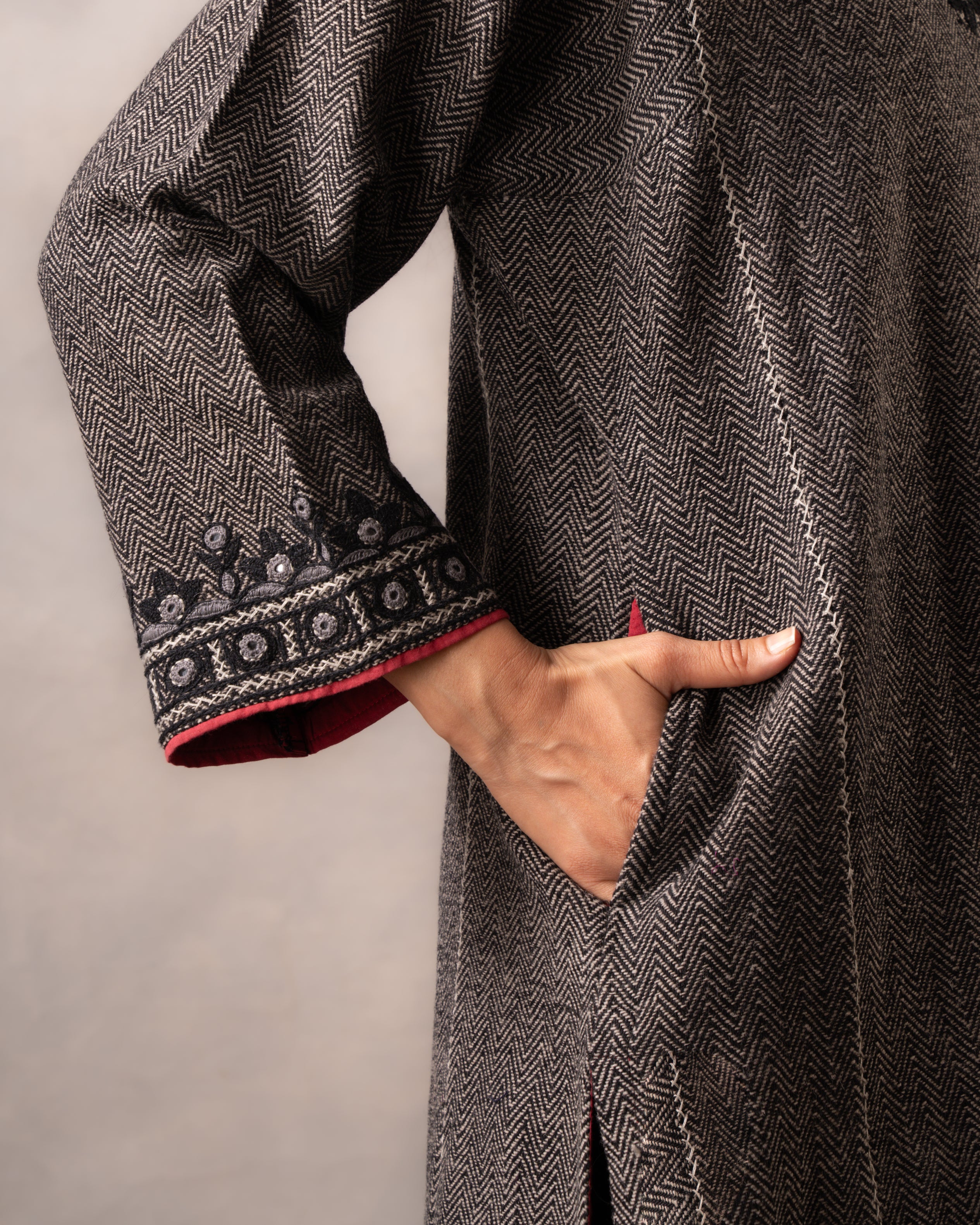 Gurez Shadow Handwoven Woolen Phiran with Pakko Hand Embroidery