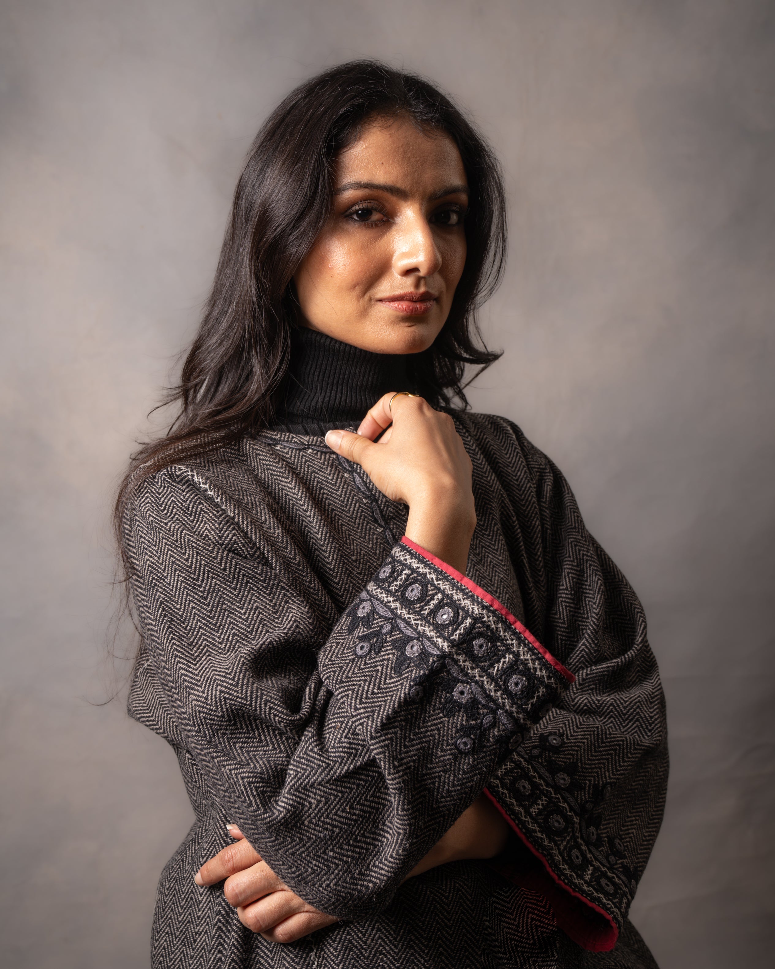 Gurez Shadow Handwoven Woolen Phiran with Pakko Hand Embroidery