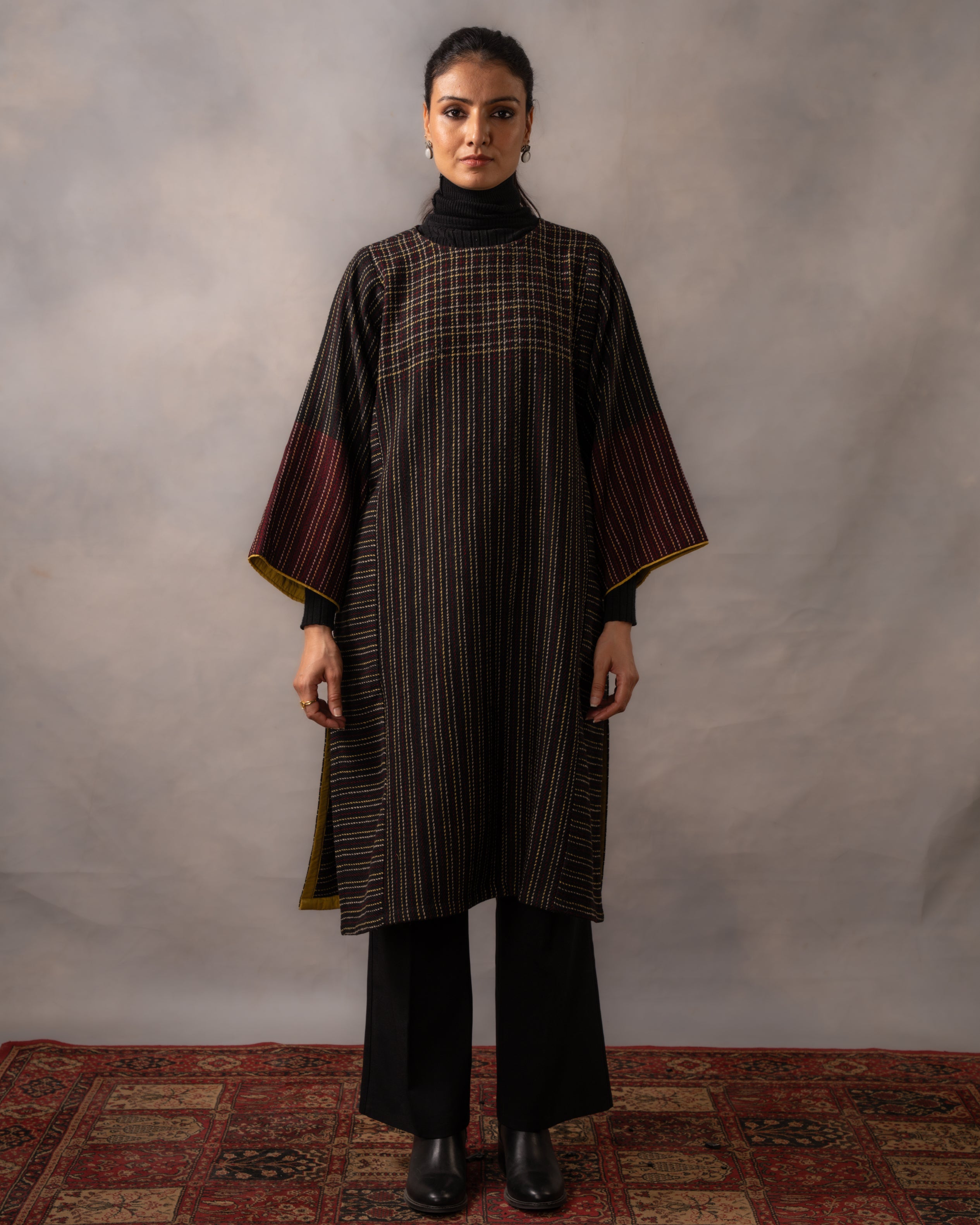 Gurez Black Stripe Handwoven Woolen Phiran