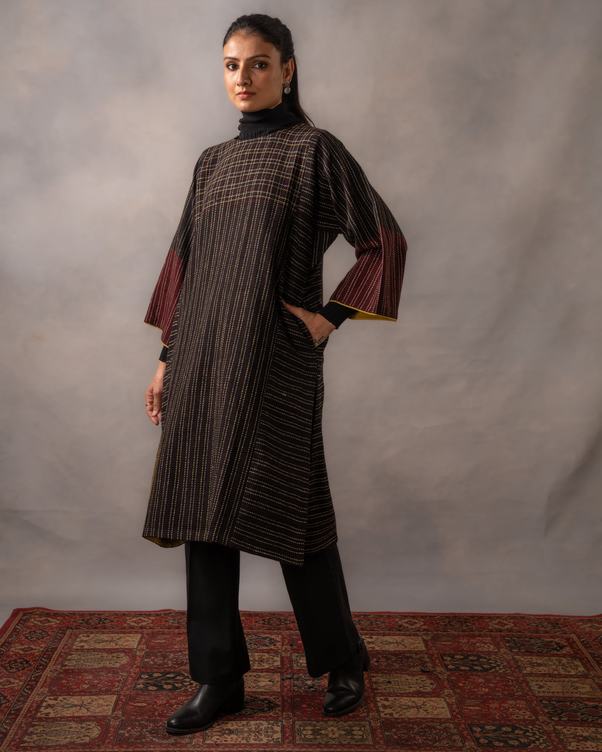 Gurez Black Stripe Handwoven Woolen Phiran