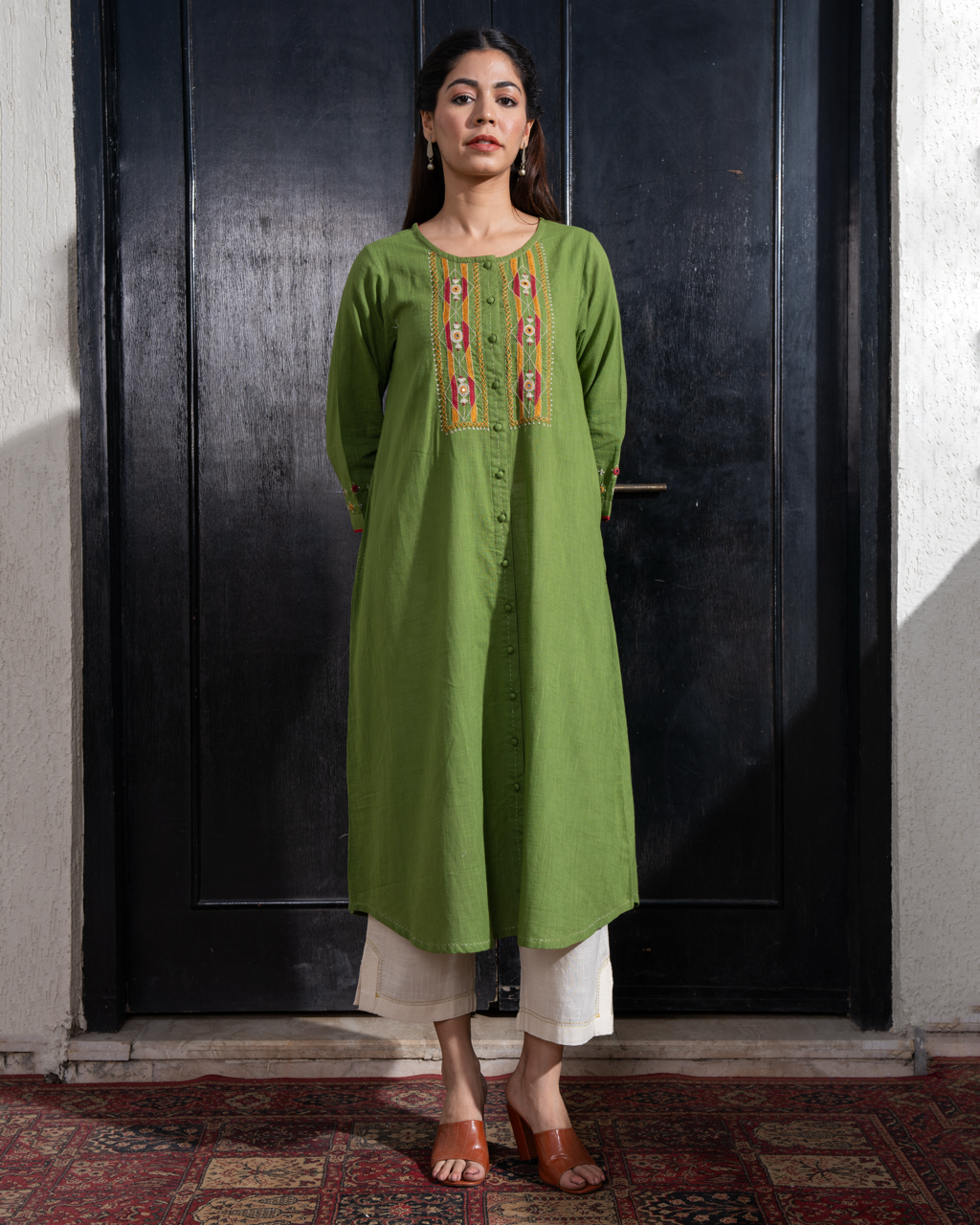 Paheli Green Straight-Fit Cotton Kurta With Pakka Hand Embroidery