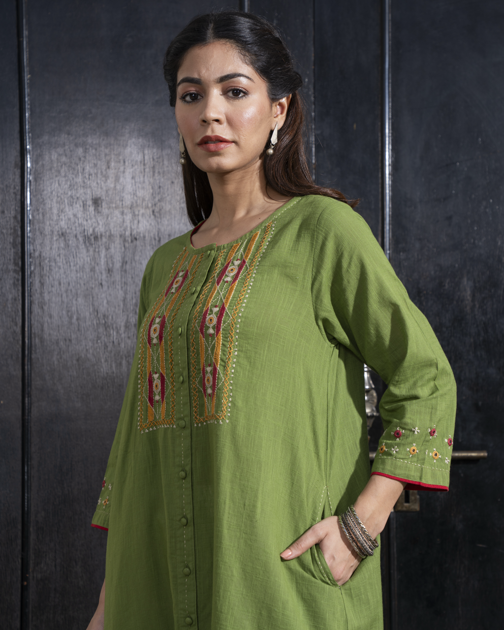 Paheli Green Straight-Fit Cotton Kurta With Pakka Hand Embroidery