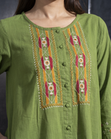 Paheli Green Straight-Fit Cotton Kurta With Pakka Hand Embroidery