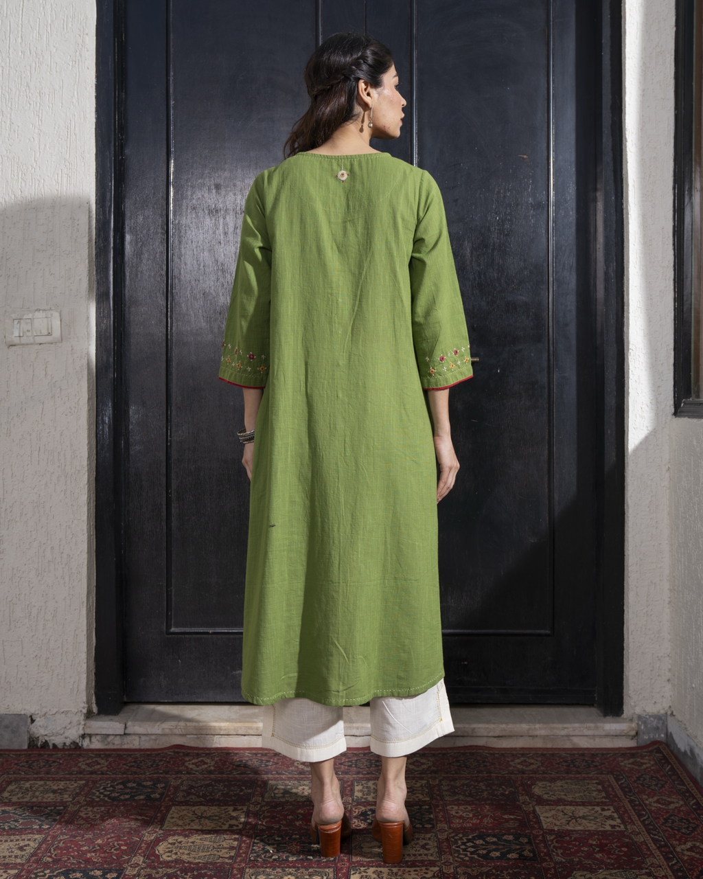 Paheli Green Straight-Fit Cotton Kurta With Pakka Hand Embroidery