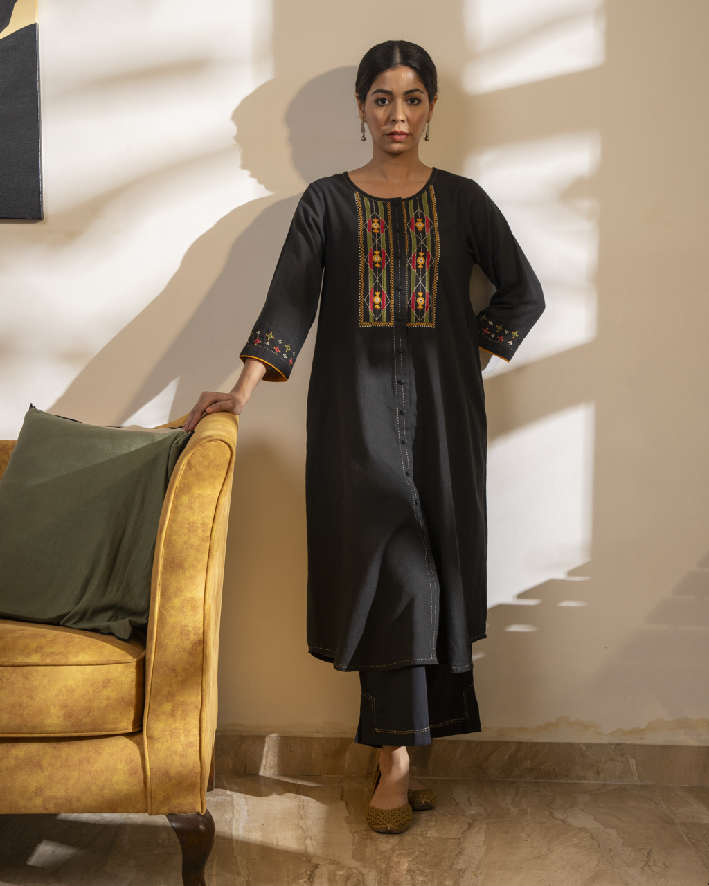 Paheli Black Straight-Fit Cotton Kurta With Pakka Hand Embroidery