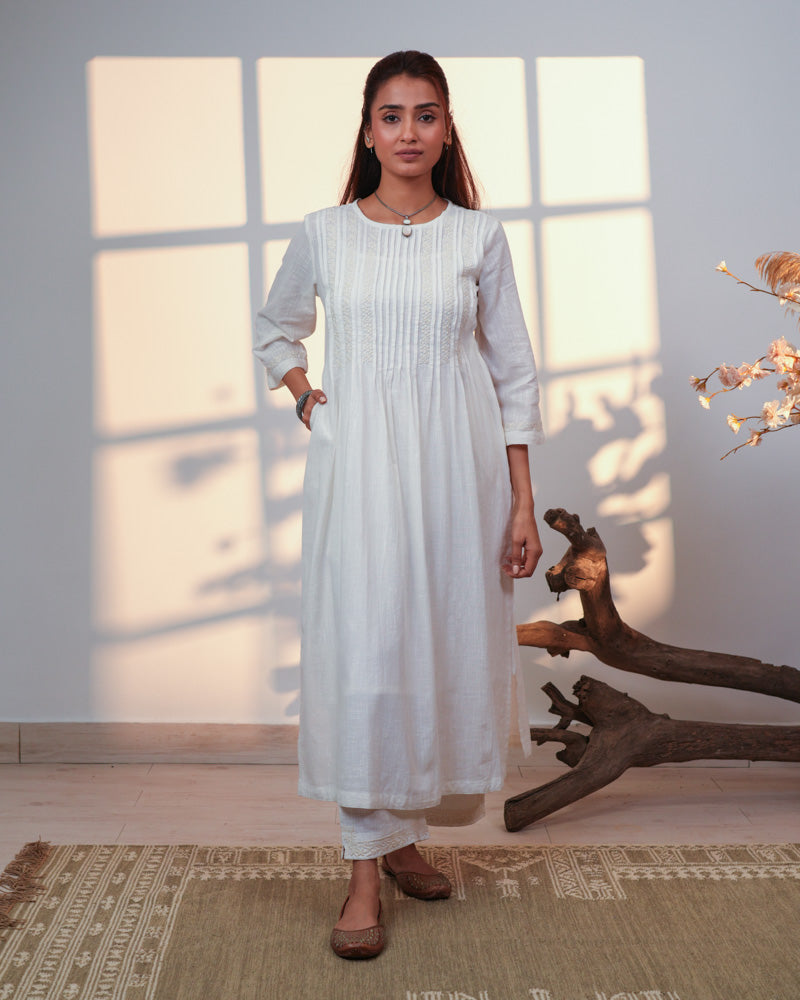 Ishanvi White Pintuck Cotton Kurta With Chikankari Hand Embroidery
