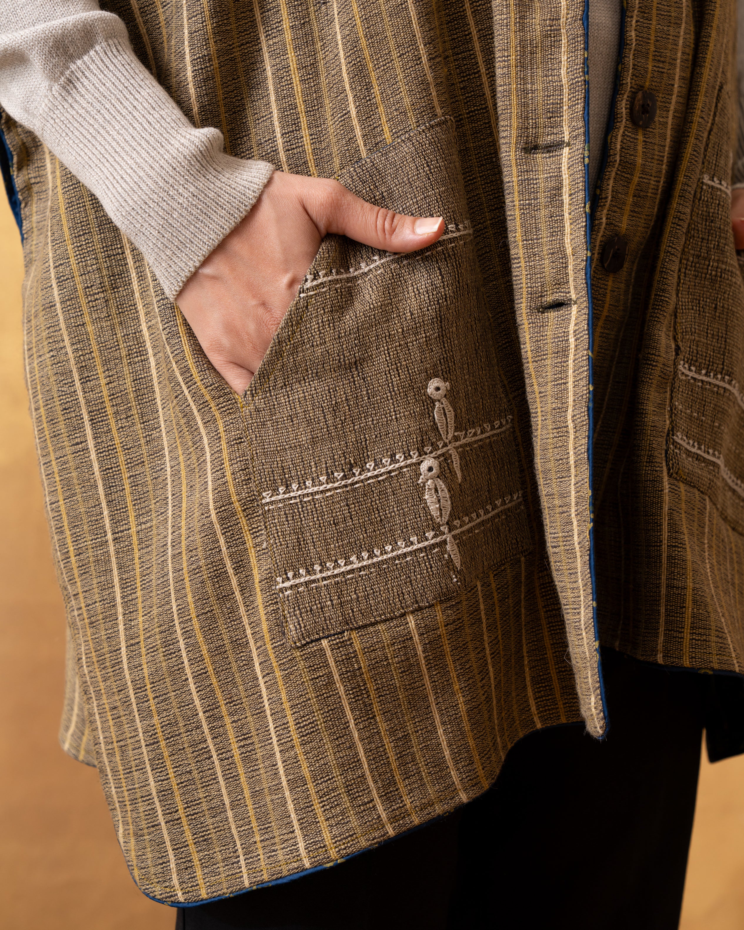 Dhaani Charcoal Green Handwoven Naturally Dyed Woolen Cape