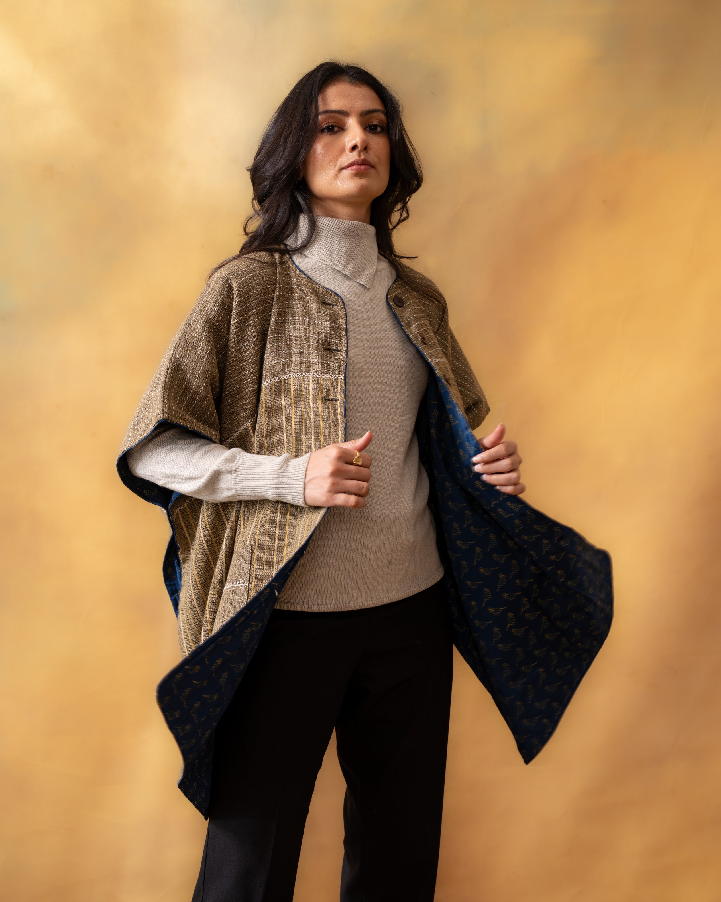 Dhaani Charcoal Green Handwoven Naturally Dyed Woolen Cape