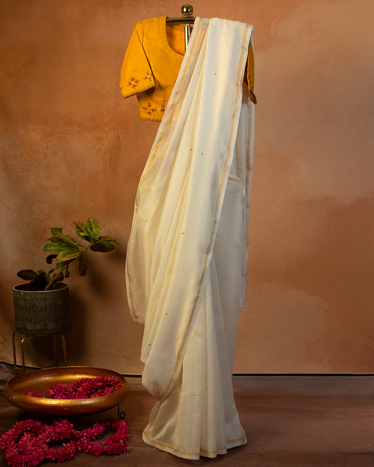 Saba Off-White Crewel Embroidered Clover Leaf Flower Saree