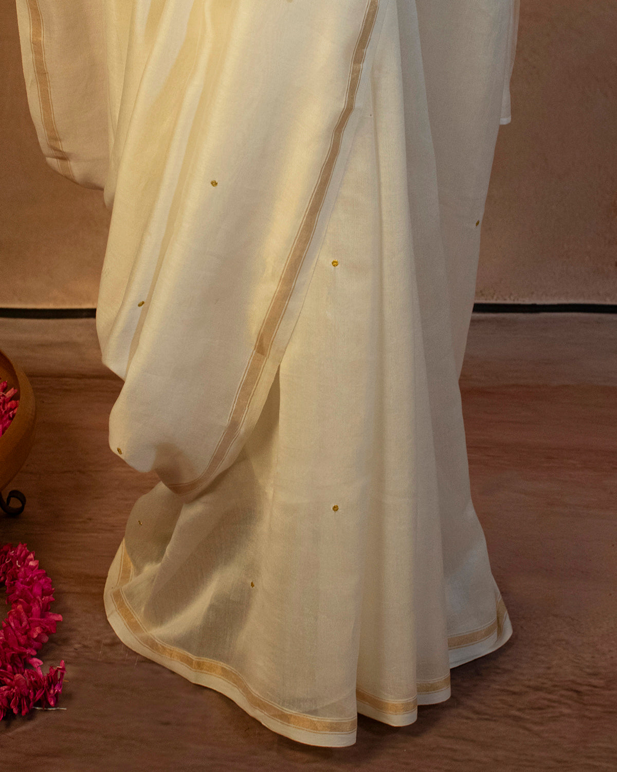 Saba Off-White Crewel Embroidered Clover Leaf Flower Saree