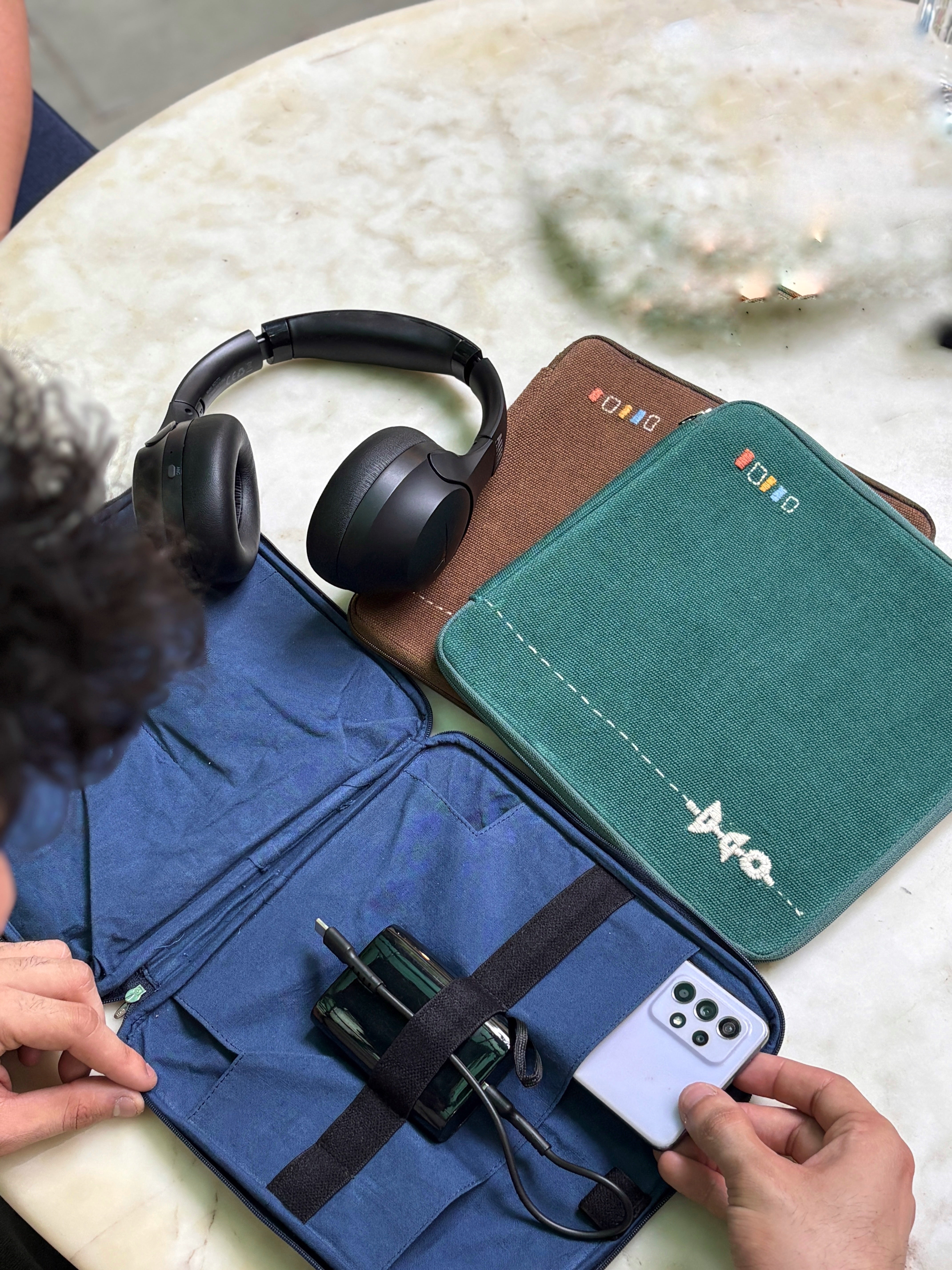 Nivara Gadget Bag - Green
