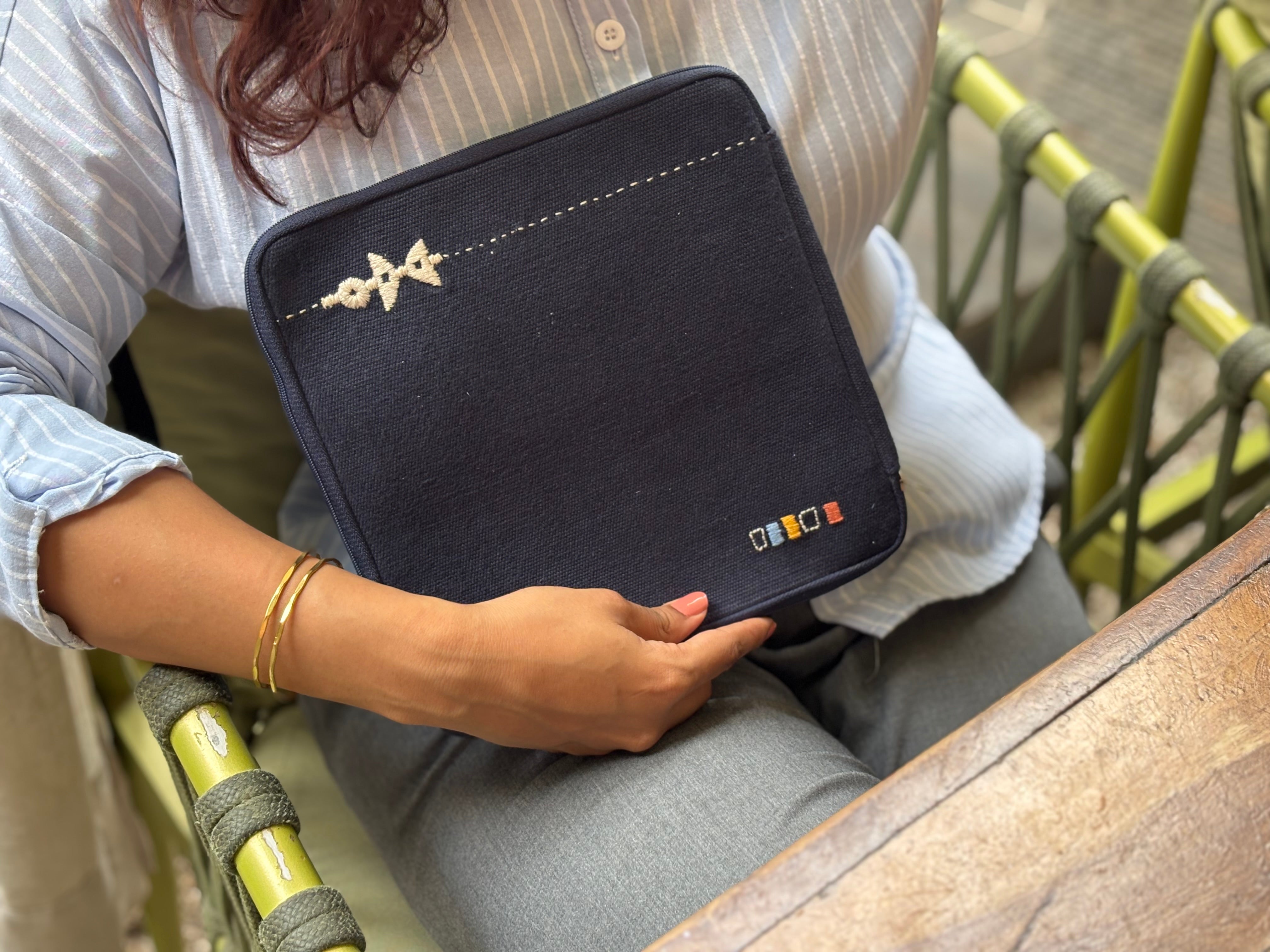 Nivara Gadget Bag - Blue