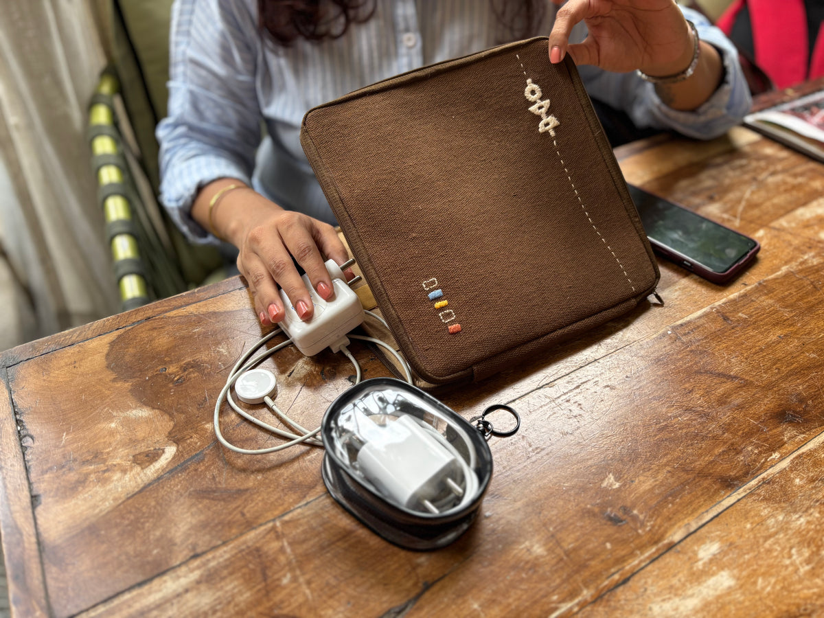 Nivara Gadget Bag - Brown