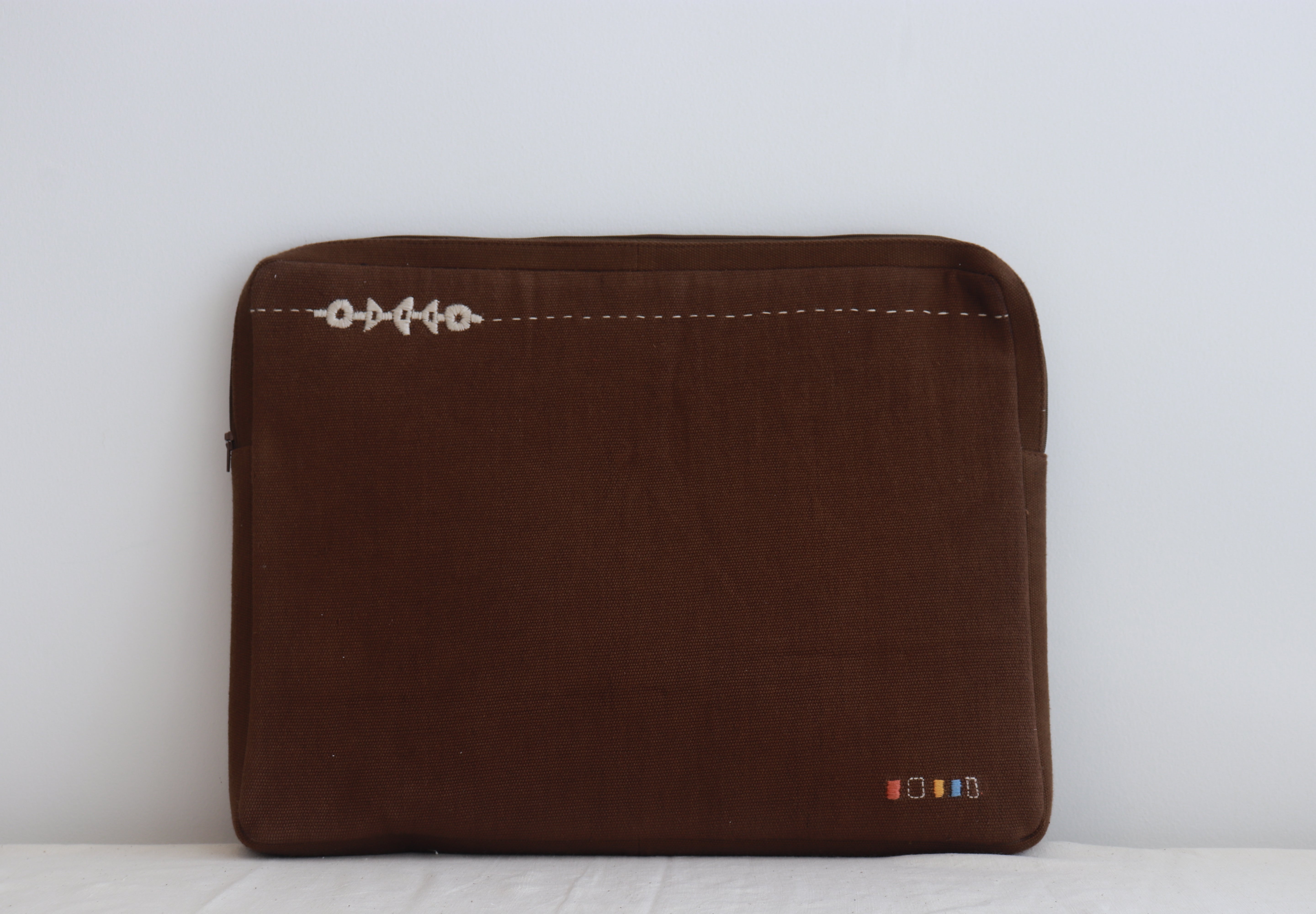 Nivara Laptop Sleeve - Brown