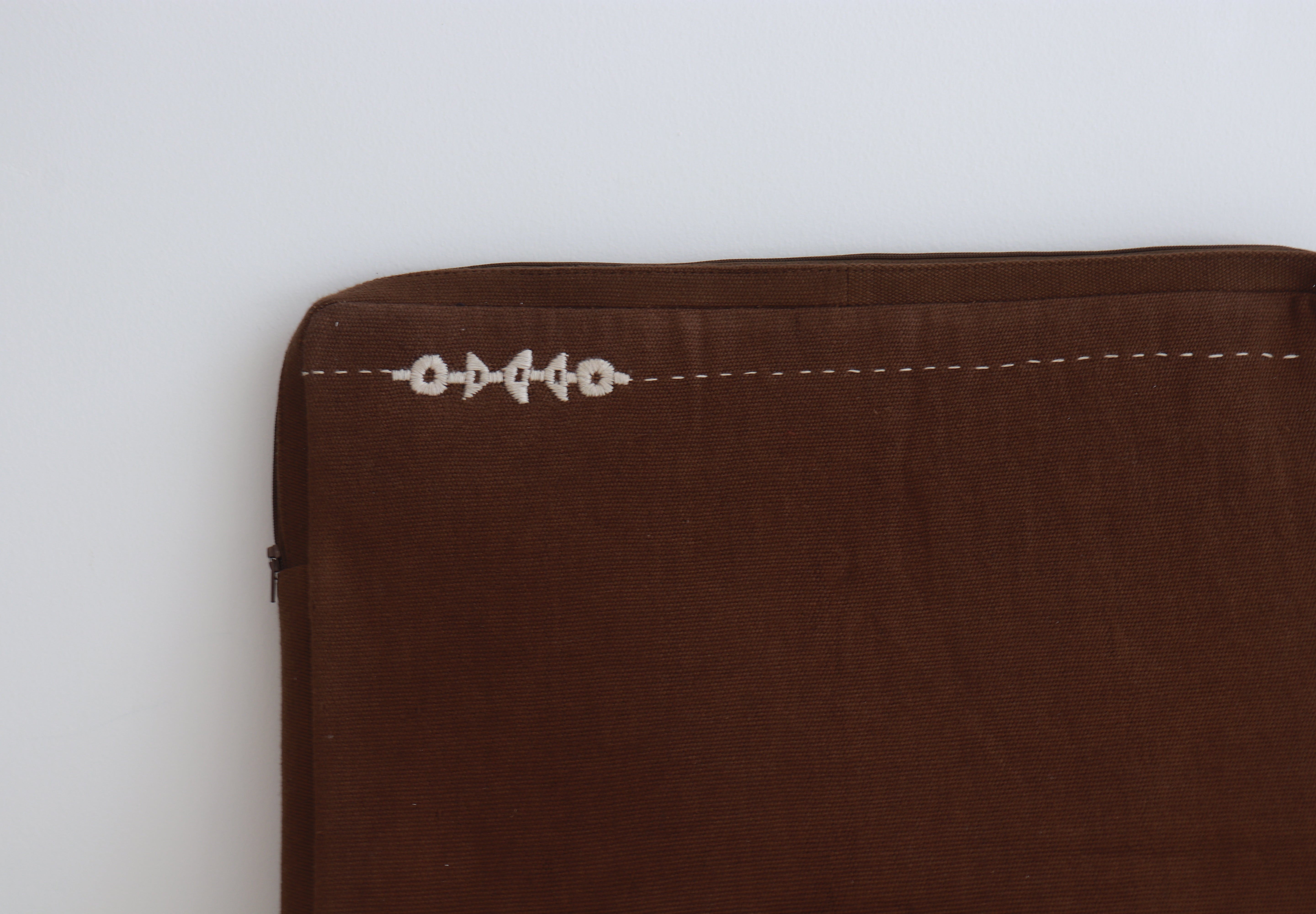 Nivara Laptop Sleeve - Brown