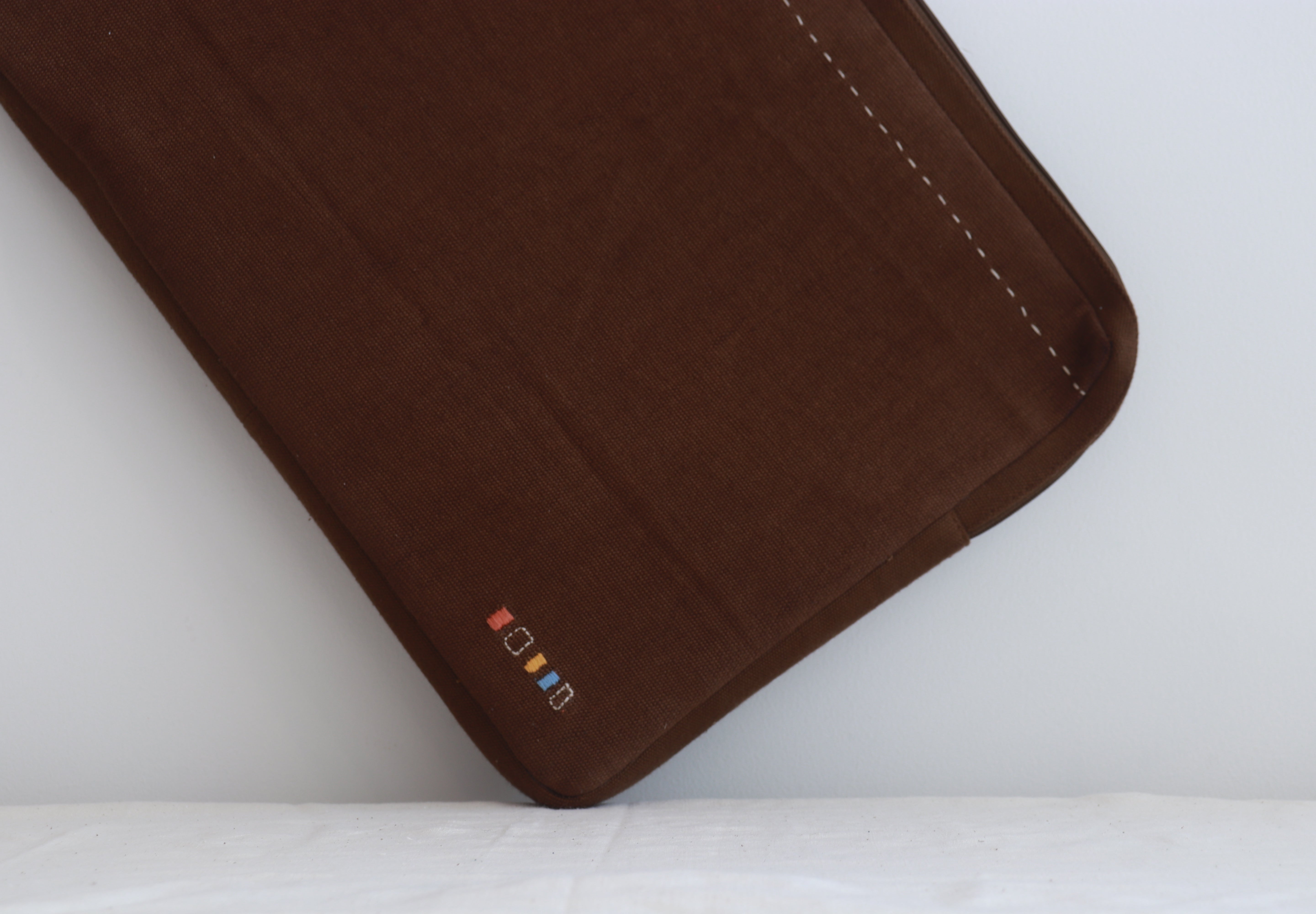 Nivara Laptop Sleeve - Brown
