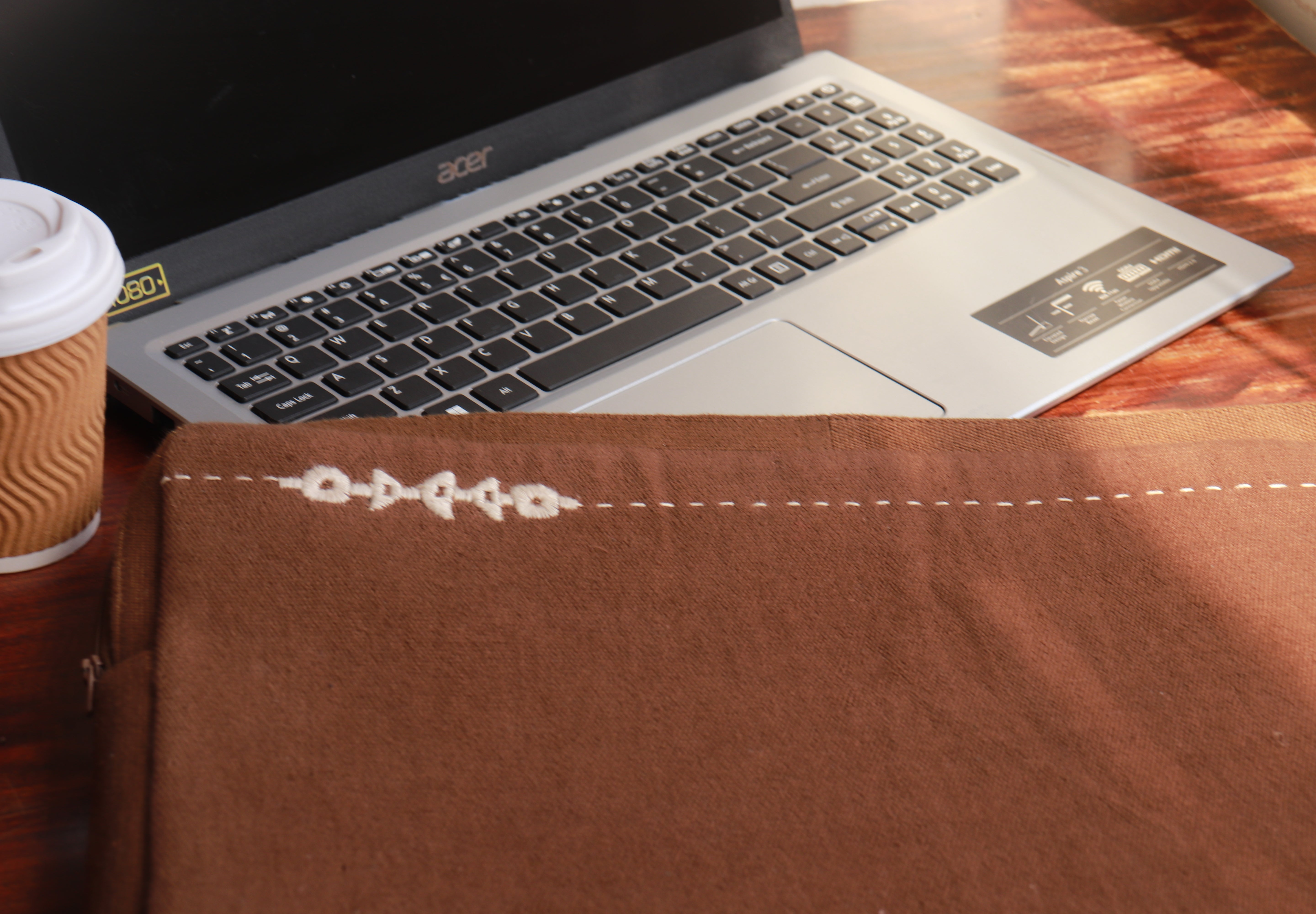 Nivara Laptop Sleeve - Brown