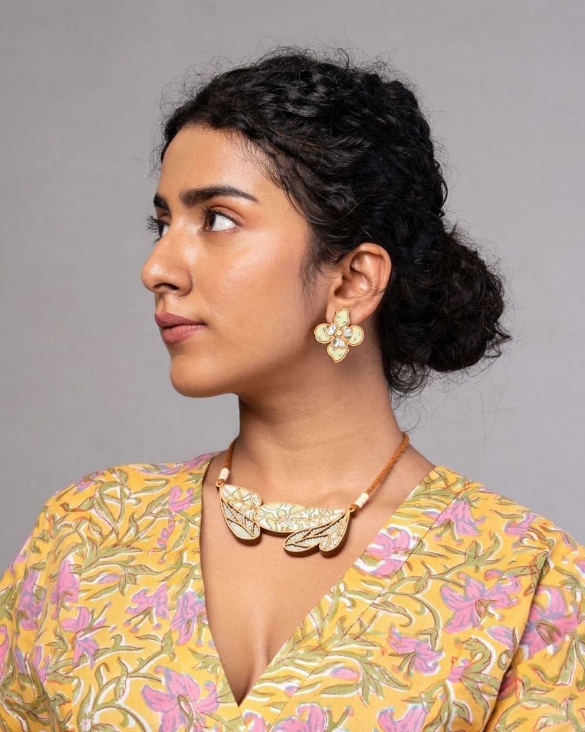 WHE Green Bloom Leaf Motif Repurposed Fabric and Wood Necklace