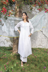 Suhani White A-Line Cotton Kurta With Applique