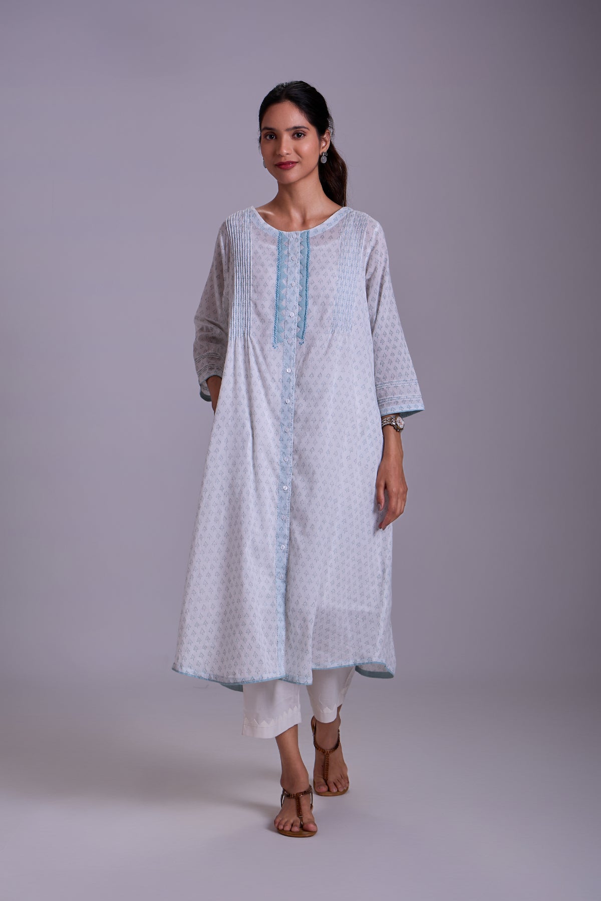 Suhani White A-Line Cotton Kurta With Applique