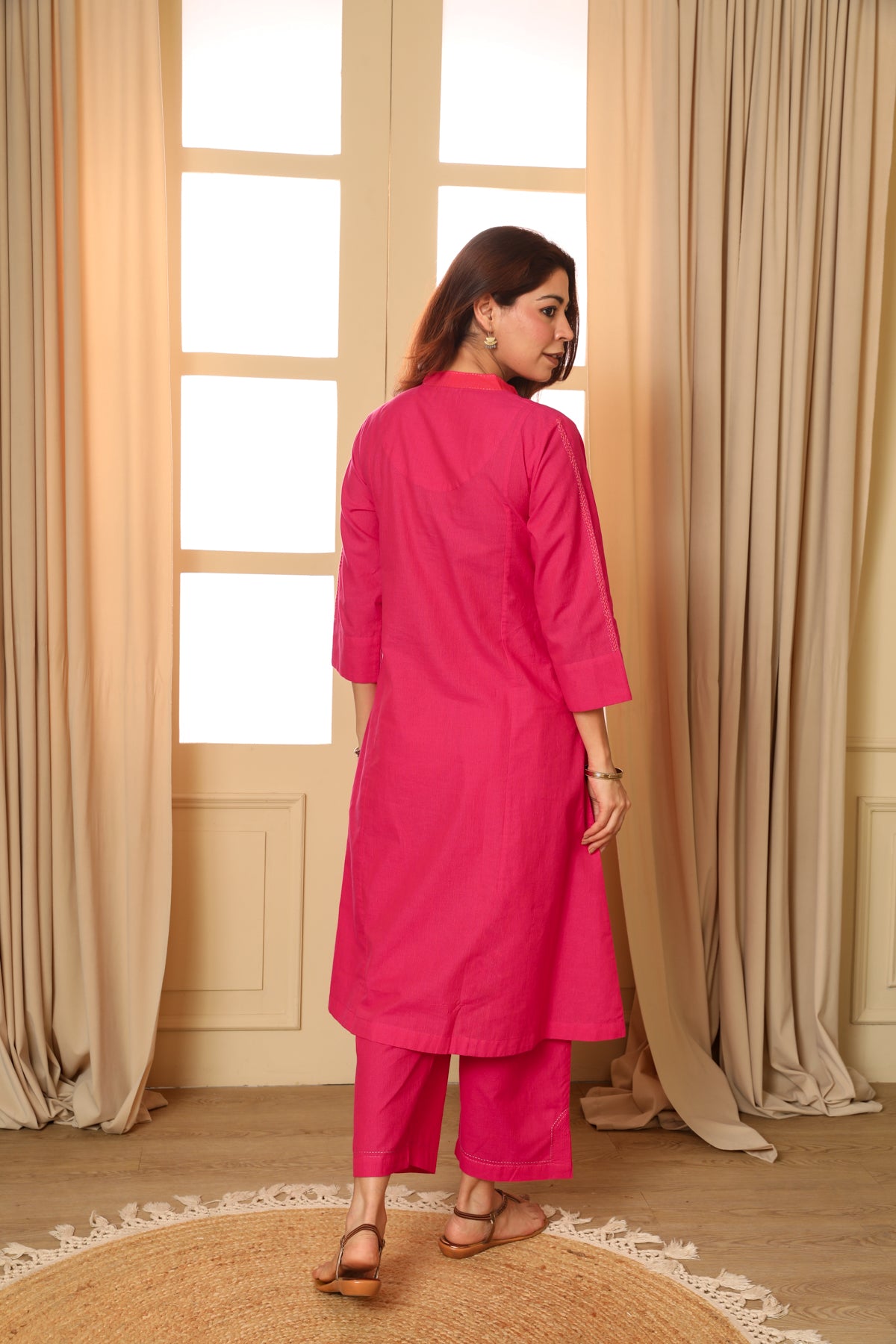 Aashvi Pink V-Neck Mangalgiri Cotton Kurta With Desert Hand Embroidery