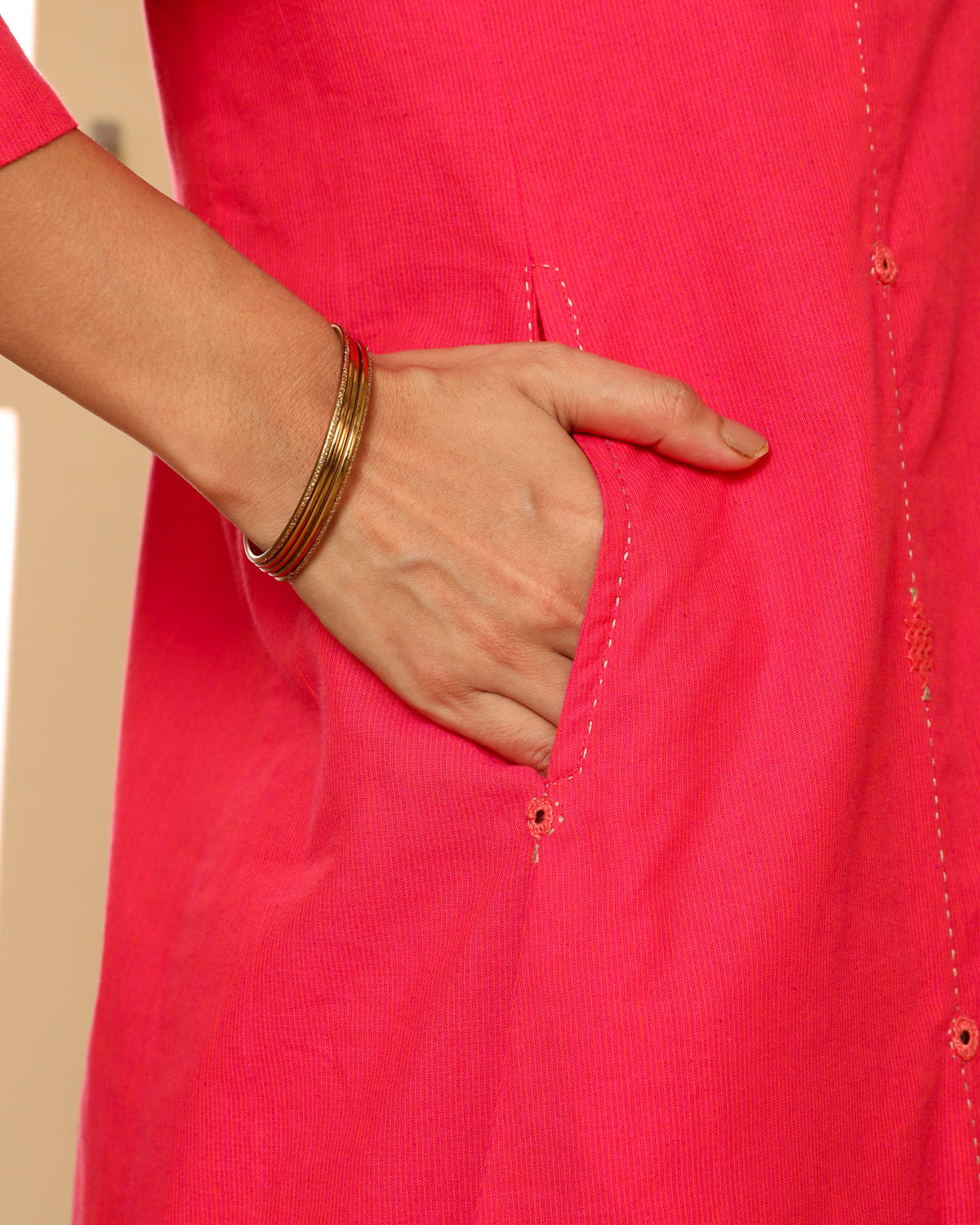 Aashvi Pink V-Neck Mangalgiri Cotton Kurta With Desert Hand Embroidery