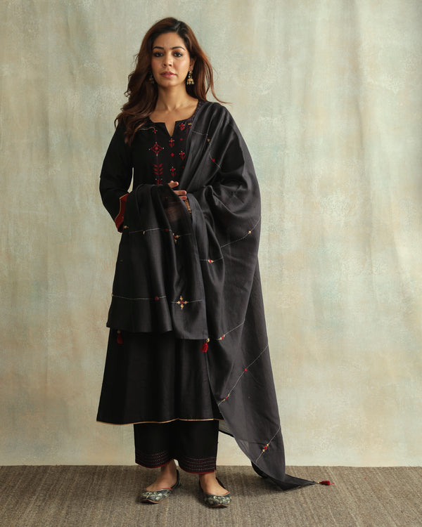 Pratha Black Chanderi Dupatta With Soof Hand Embroidery