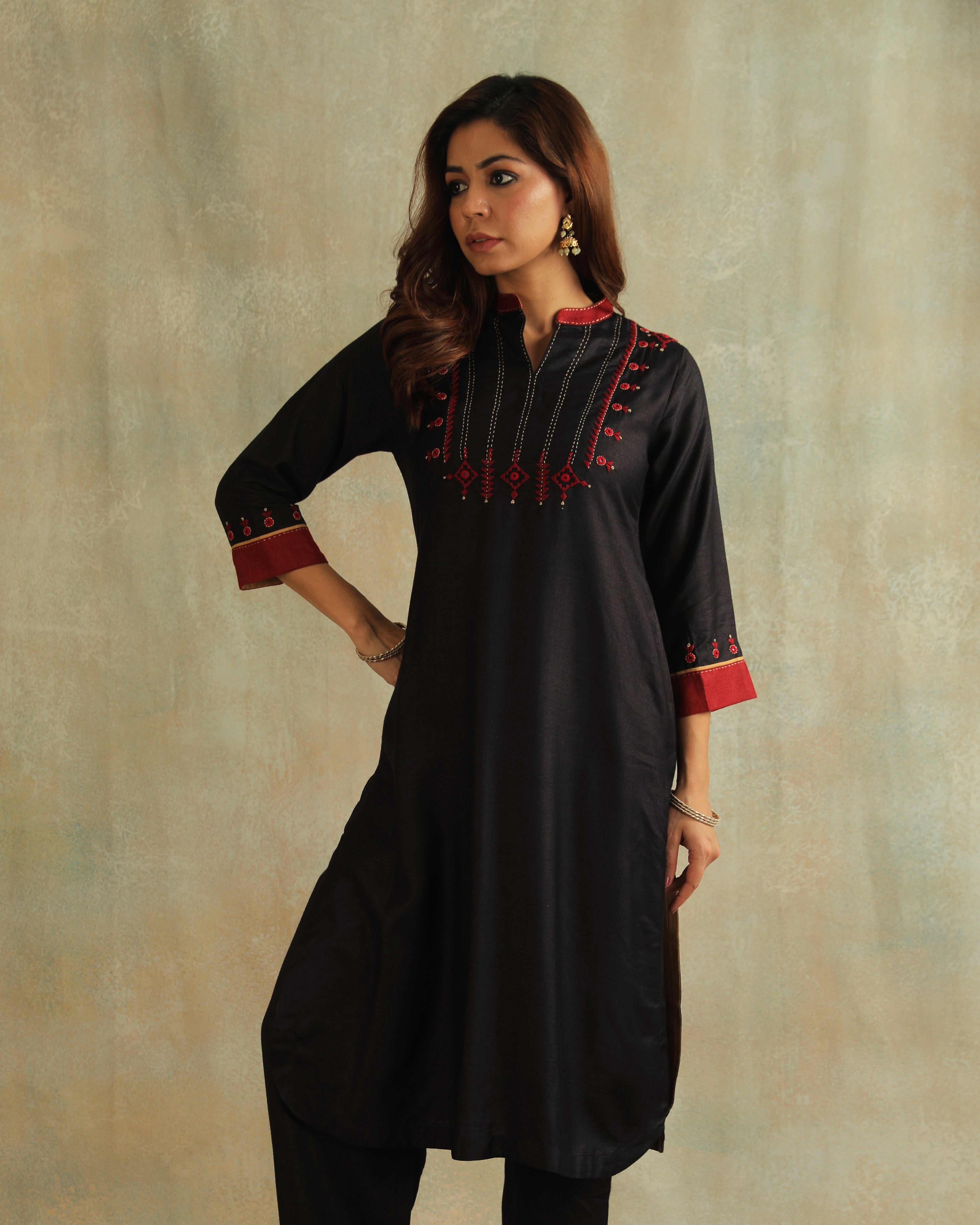 Pratha Black A-Line Cotton-Silk Kurta With Soof Hand Embroidery