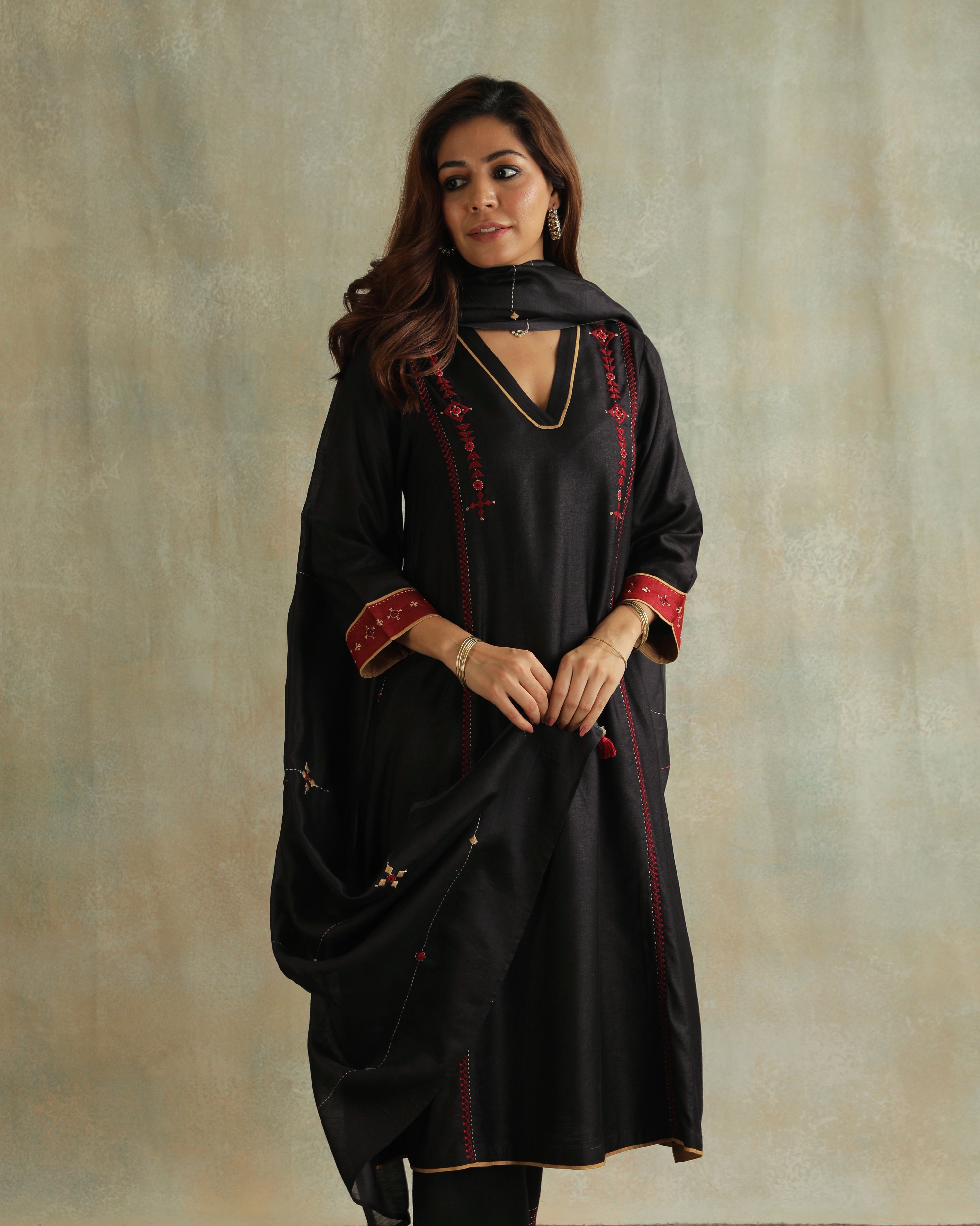 Pratha Black V-Neck Cotton-Silk Kurta With Soof Hand Embroidery