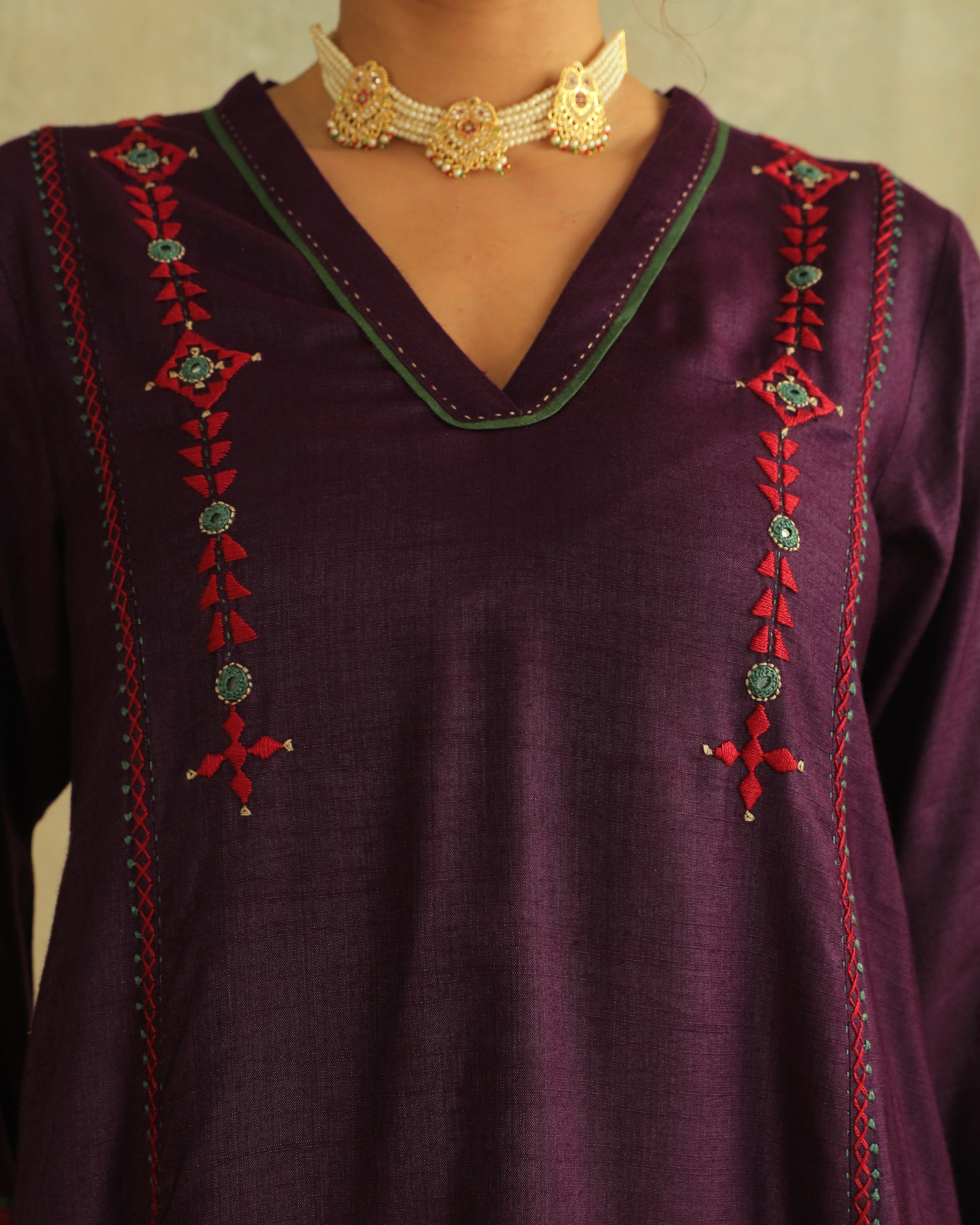 Pratha Jamuni V-Neck Cotton-Silk Kurta With Soof Hand Embroidery