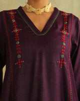 Pratha Jamuni V-Neck Cotton-Silk Kurta With Soof Hand Embroidery