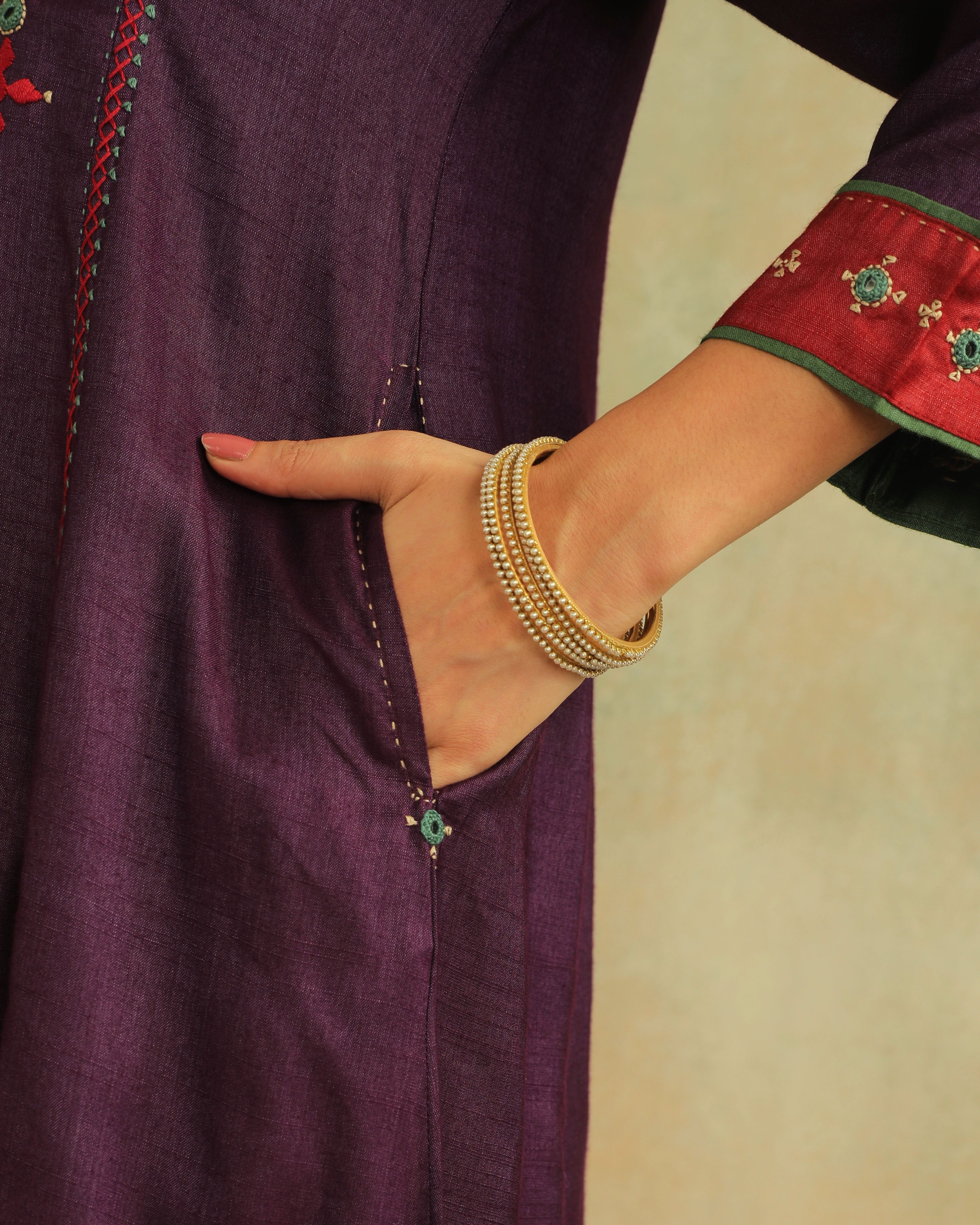 Pratha Jamuni V-Neck Cotton-Silk Kurta With Soof Hand Embroidery