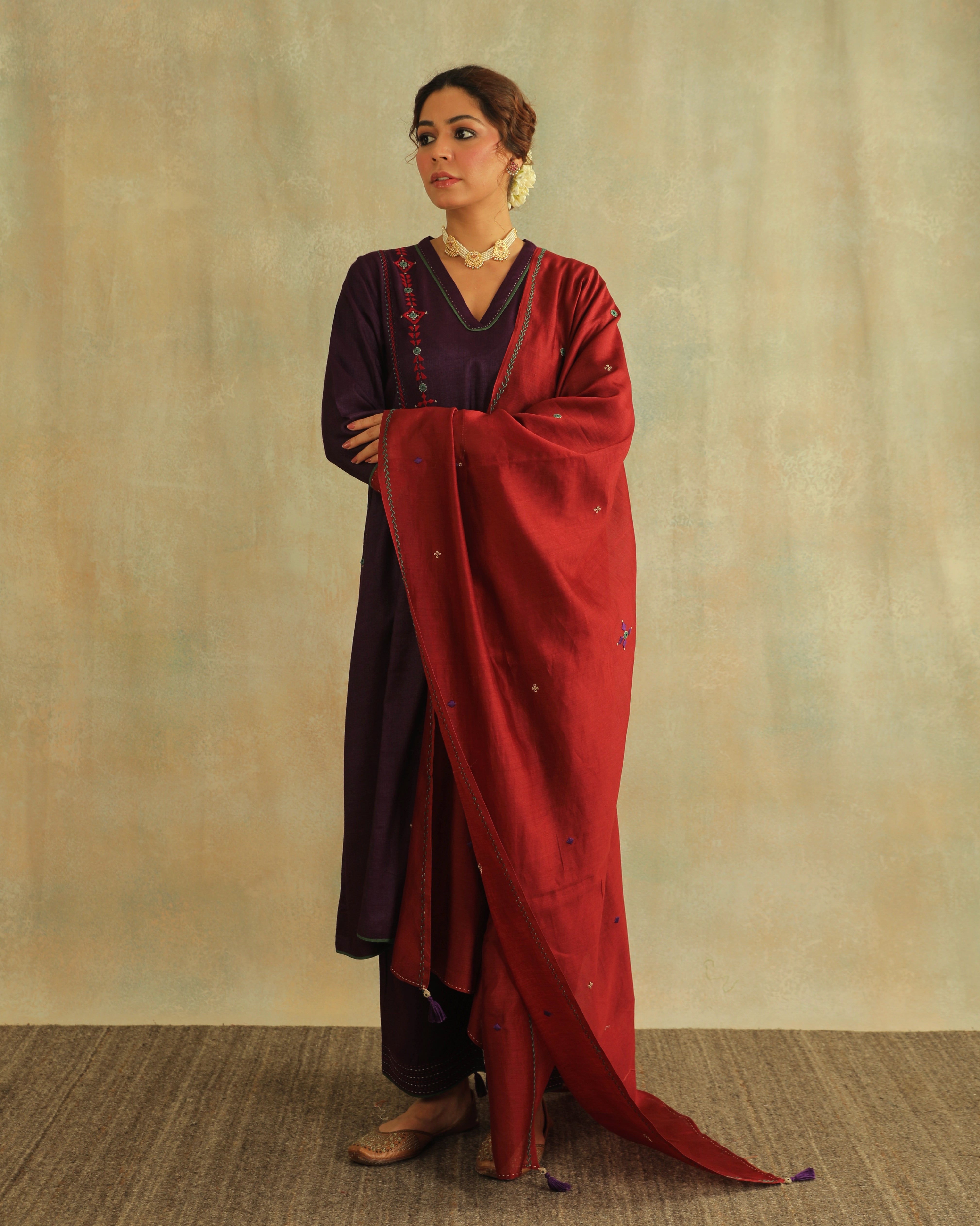 Pratha Jamuni V-Neck Cotton-Silk Kurta With Soof Hand Embroidery