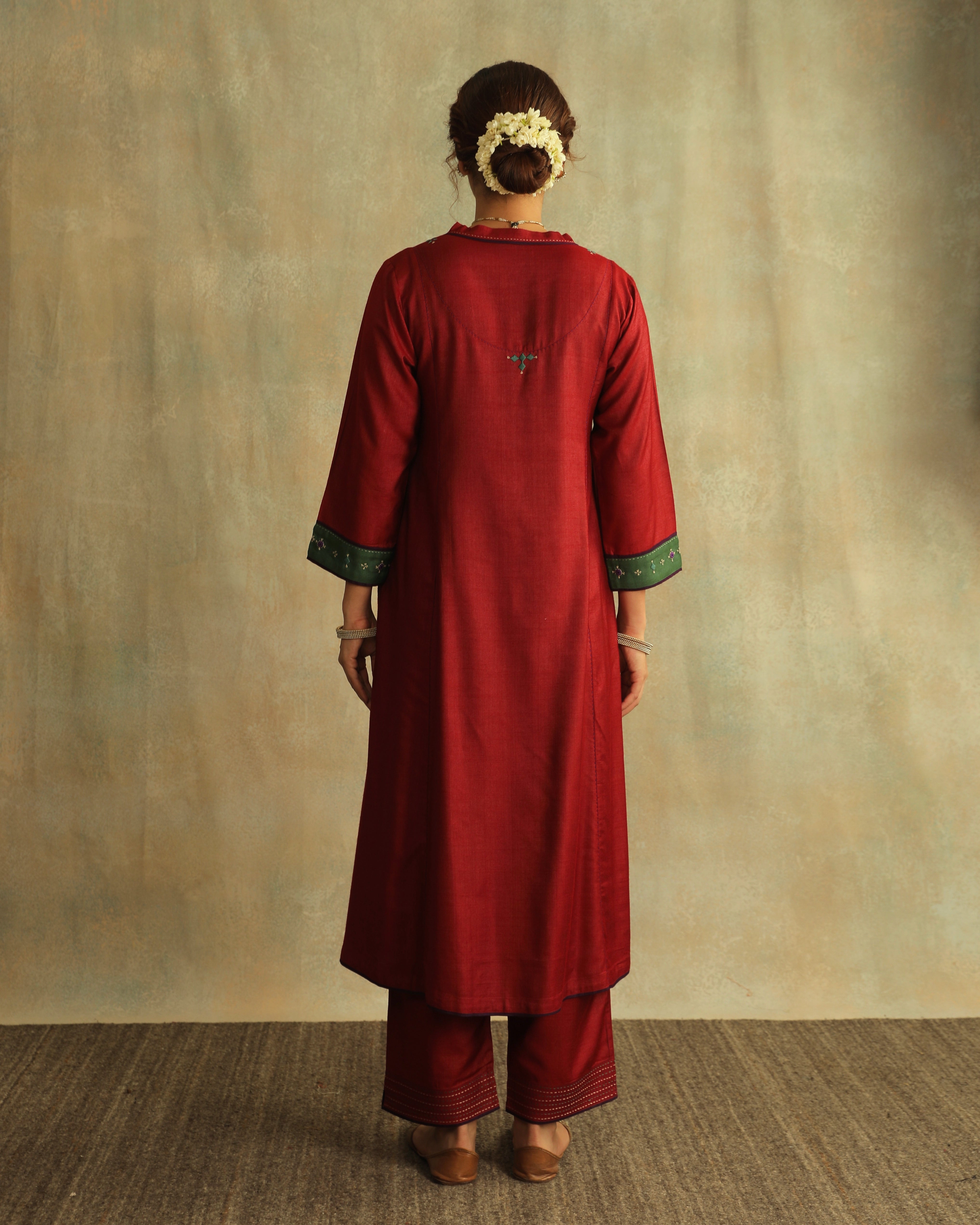 Pratha Maroom V-Neck Cotton-Silk Kurta With Soof Hand Embroidery