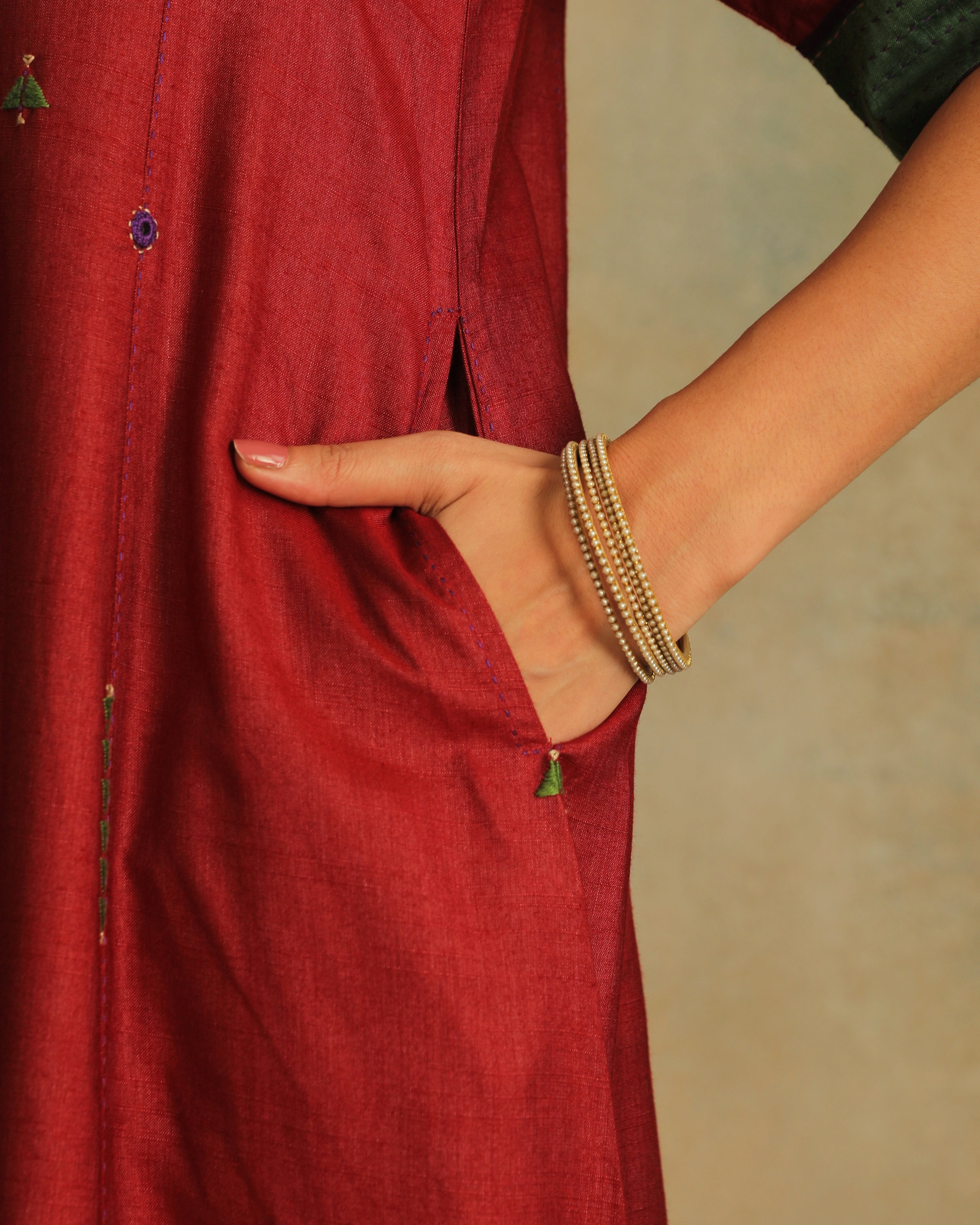 Pratha Maroon Round-Neck Cotton-Silk Kurta With Soof Hand Embroidery