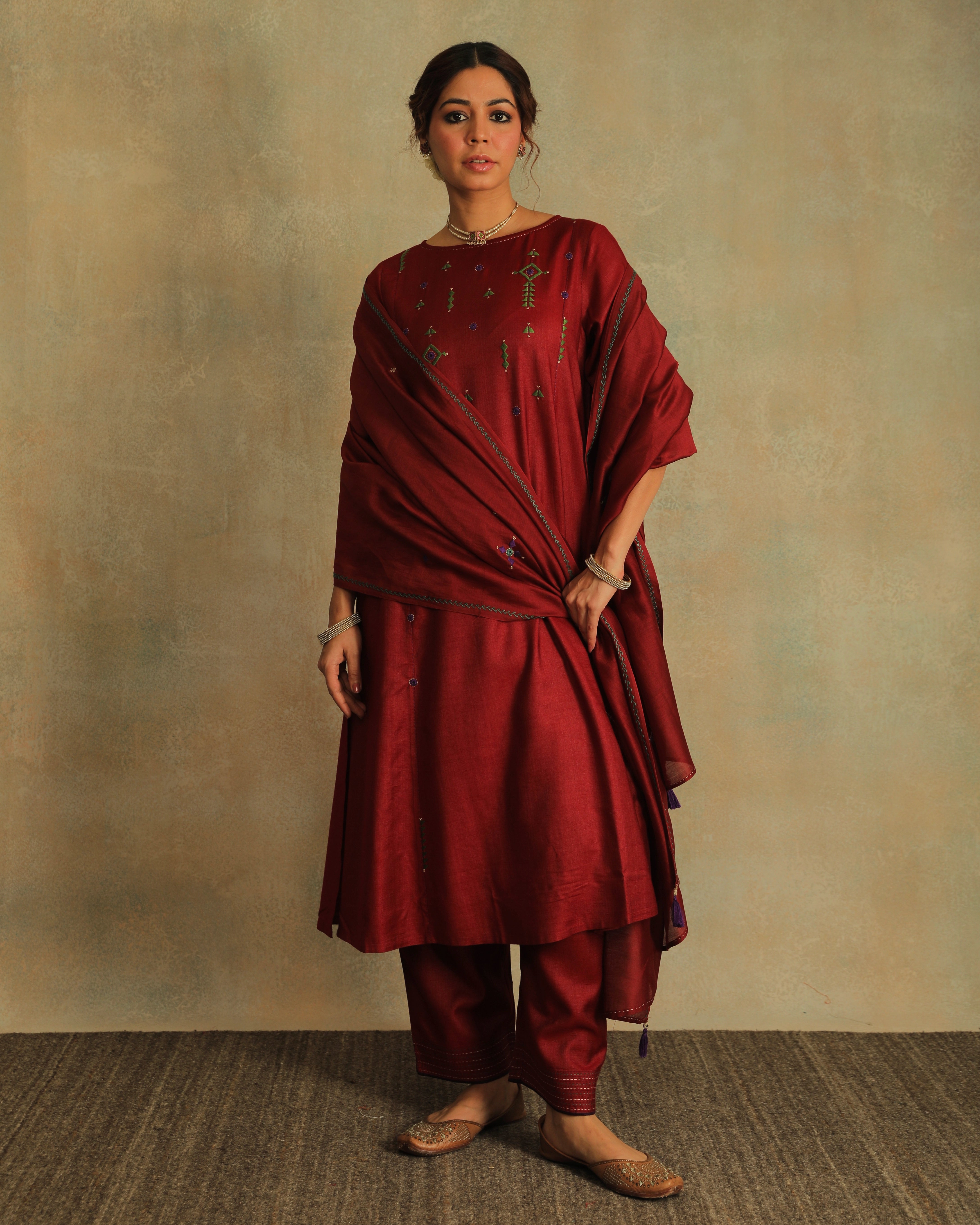 Pratha Maroon Round-Neck Cotton-Silk Kurta With Soof Hand Embroidery