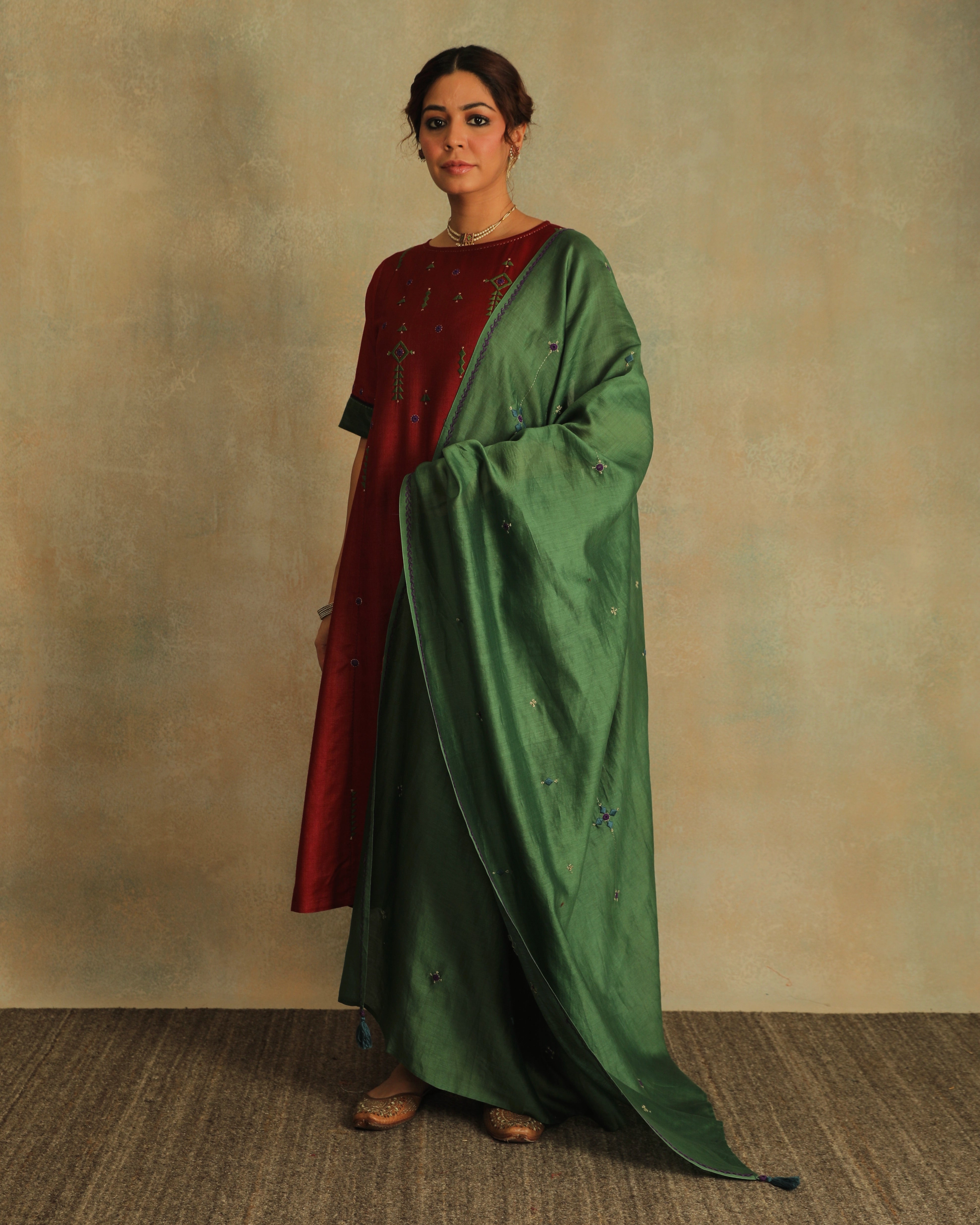 Pratha Maroon Round-Neck Cotton-Silk Kurta With Soof Hand Embroidery