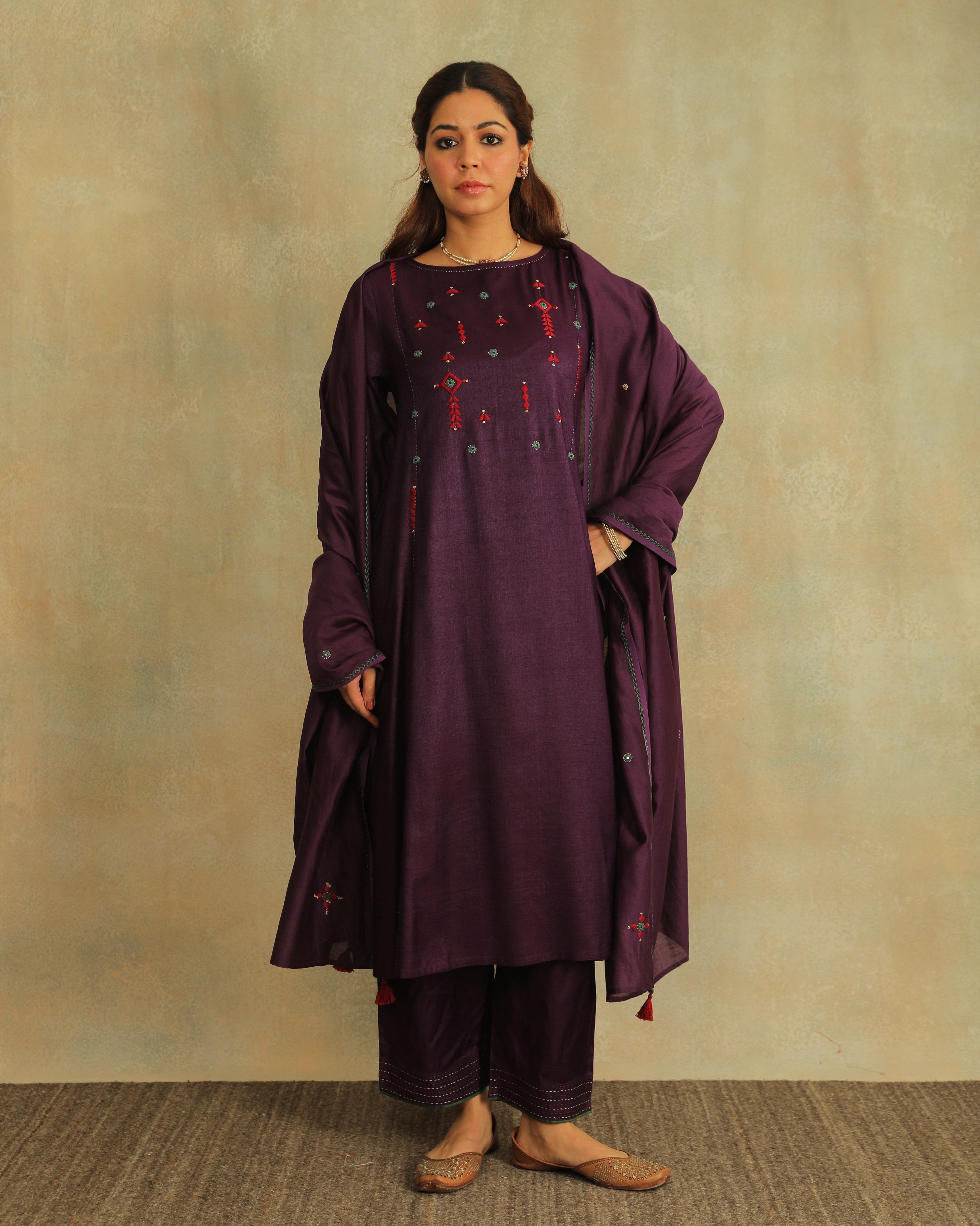 Pratha Jamuni Round-Neck Cotton-Silk Kurta With Soof Hand Embroidery