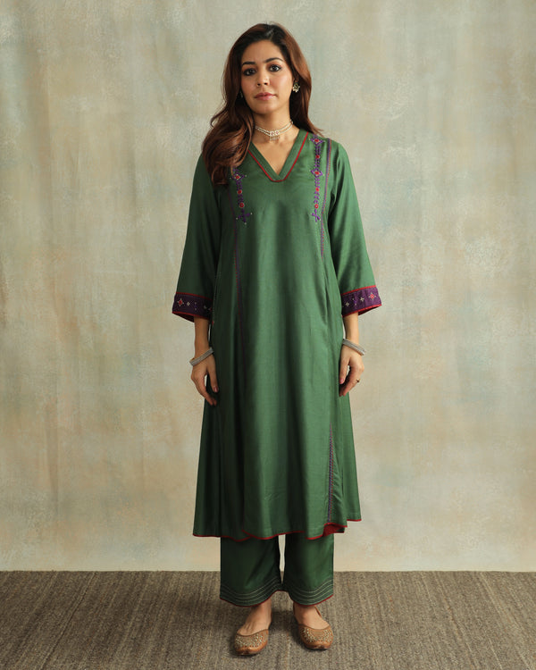 Pratha Green V-Neck Cotton-Silk Kurta With Soof Hand Embroidery