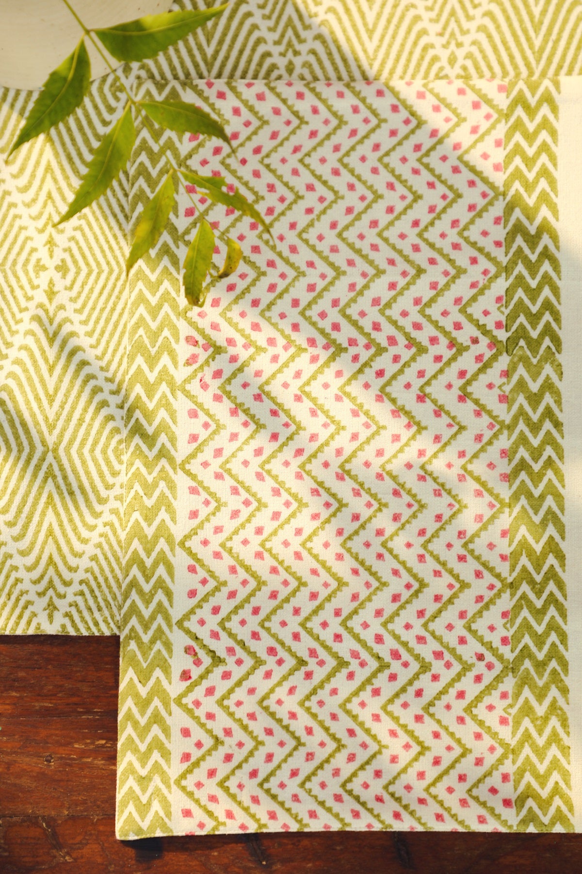 Aaira Pink Table Mat with Geometric Patterns