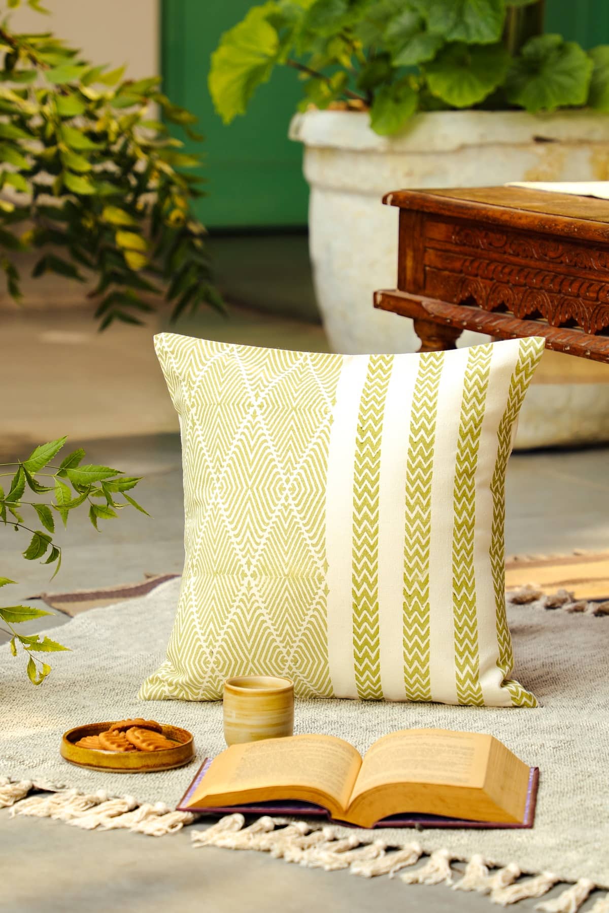 Aaira Big Green Patterned Cushion Cover