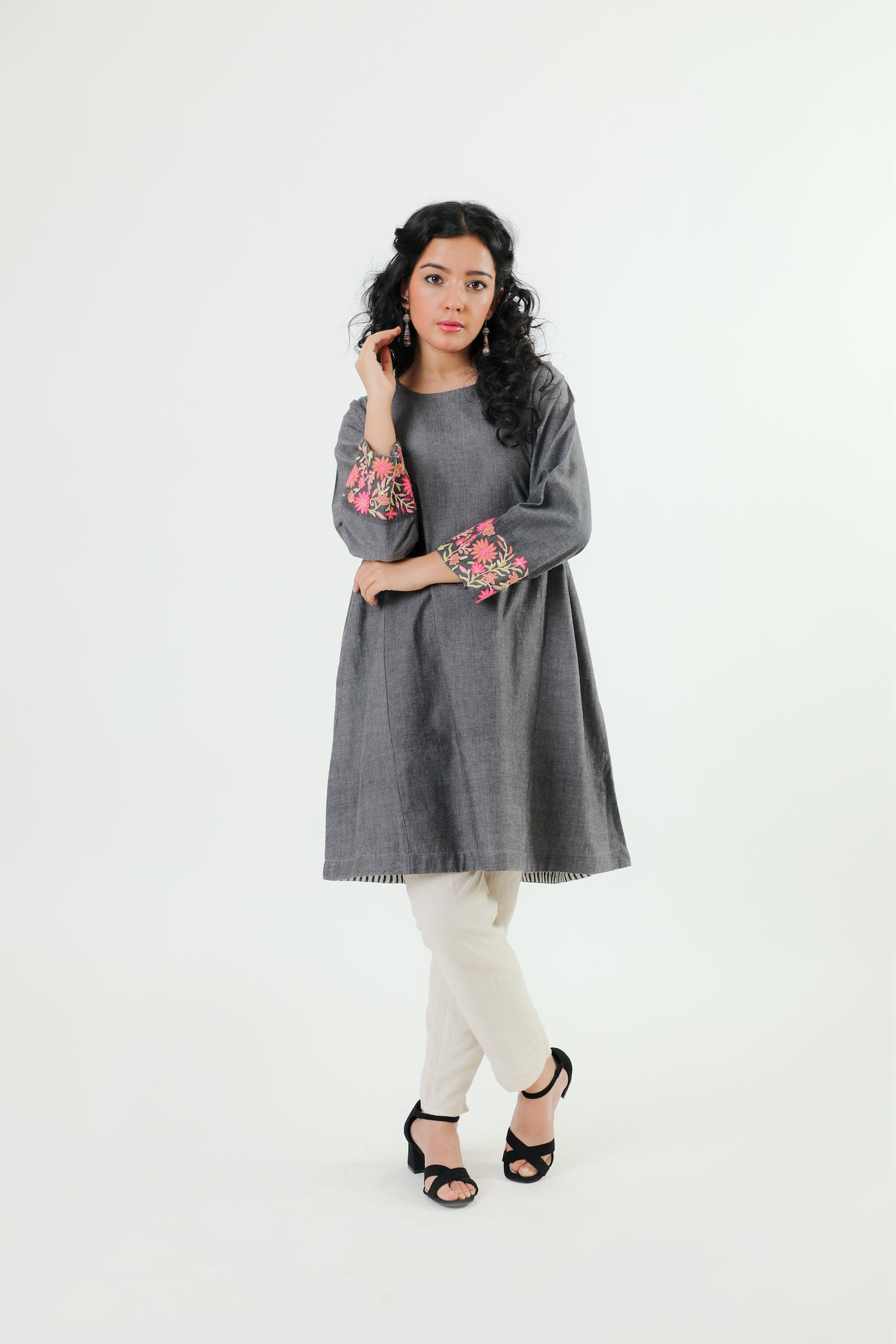 Gulnar Grey Tunic With Crewel Embroidery In Sleeve Ends