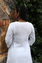 Ishanvi Chikankari Embroidered V-Necked Kurta