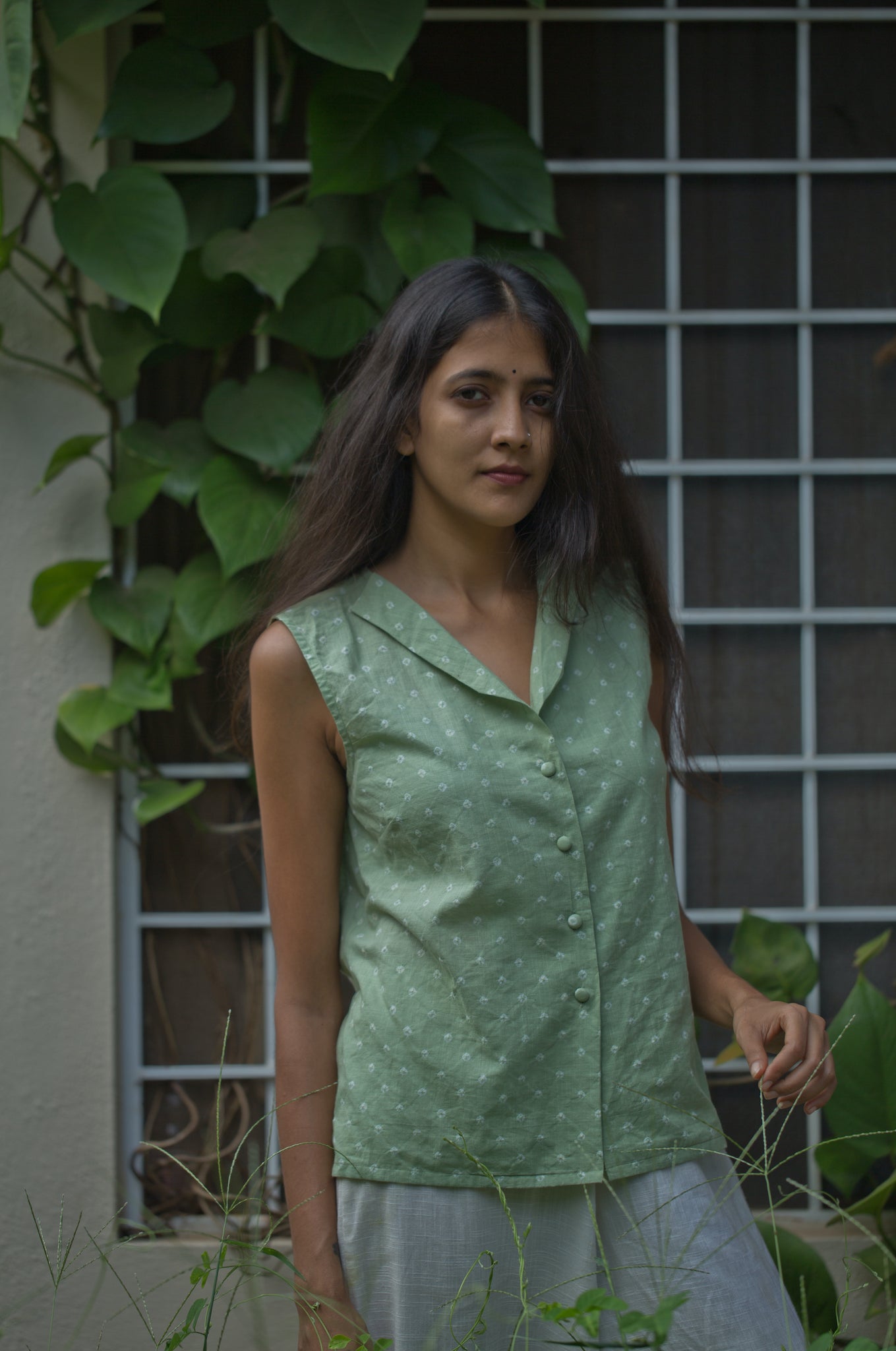 RAAHI Green Bandhej Sleeveless Shirt With Collar